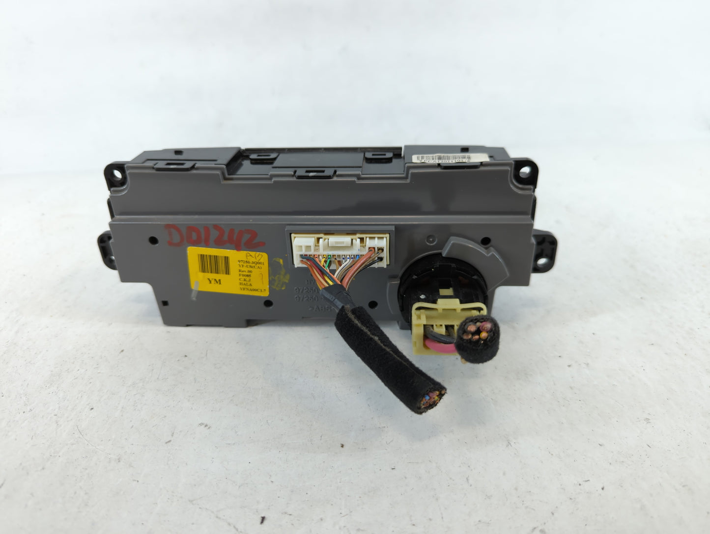2011-2014 Hyundai Sonata Instrument Cluster Speedometer Gauges P/N:94001-3Q001 TN257470-3215 Fits Fits 2011 2012 2013 2014 OEM Used Auto Parts - Oemusedautoparts1.com