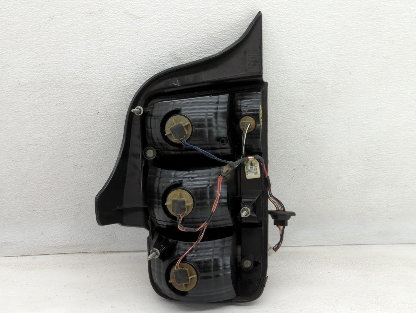 2005-2009 Ford Mustang Tail Light Assembly Passenger Right OEM P/N:6R33-13B504-AH Fits Fits 2005 2006 2007 2008 2009 OEM Used Auto Parts - Oemusedautoparts1.com