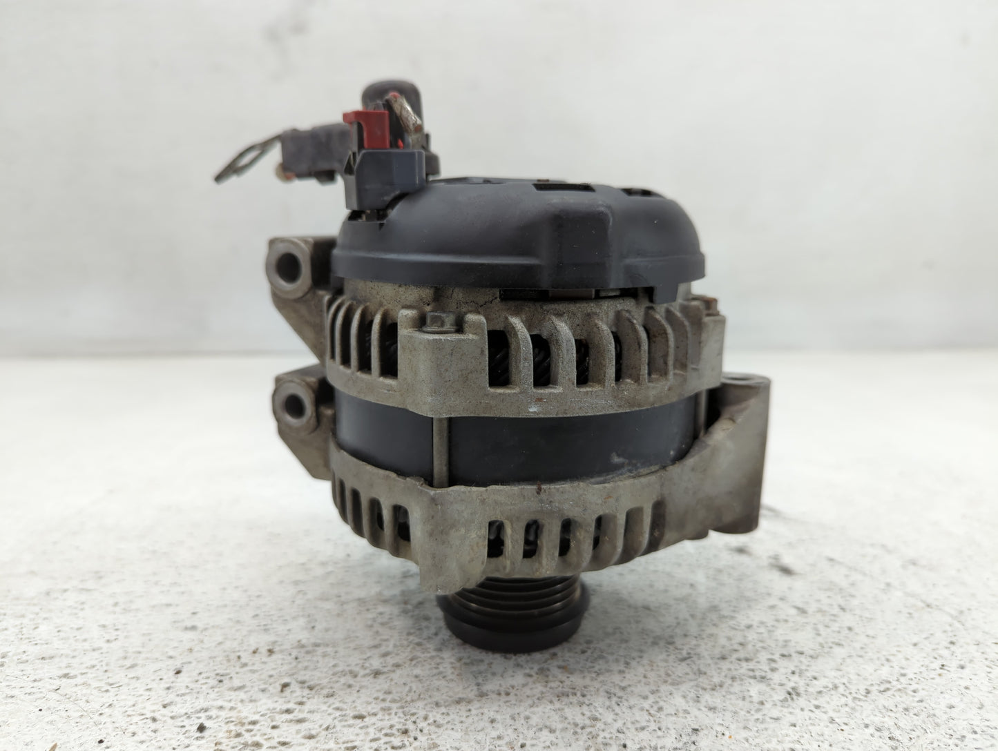 2011-2014 Volkswagen Routan Alternator Replacement Generator Charging Assembly Engine OEM P/N:34 18 317 11 Fits OEM Used Auto Parts - Oemusedautoparts1.com