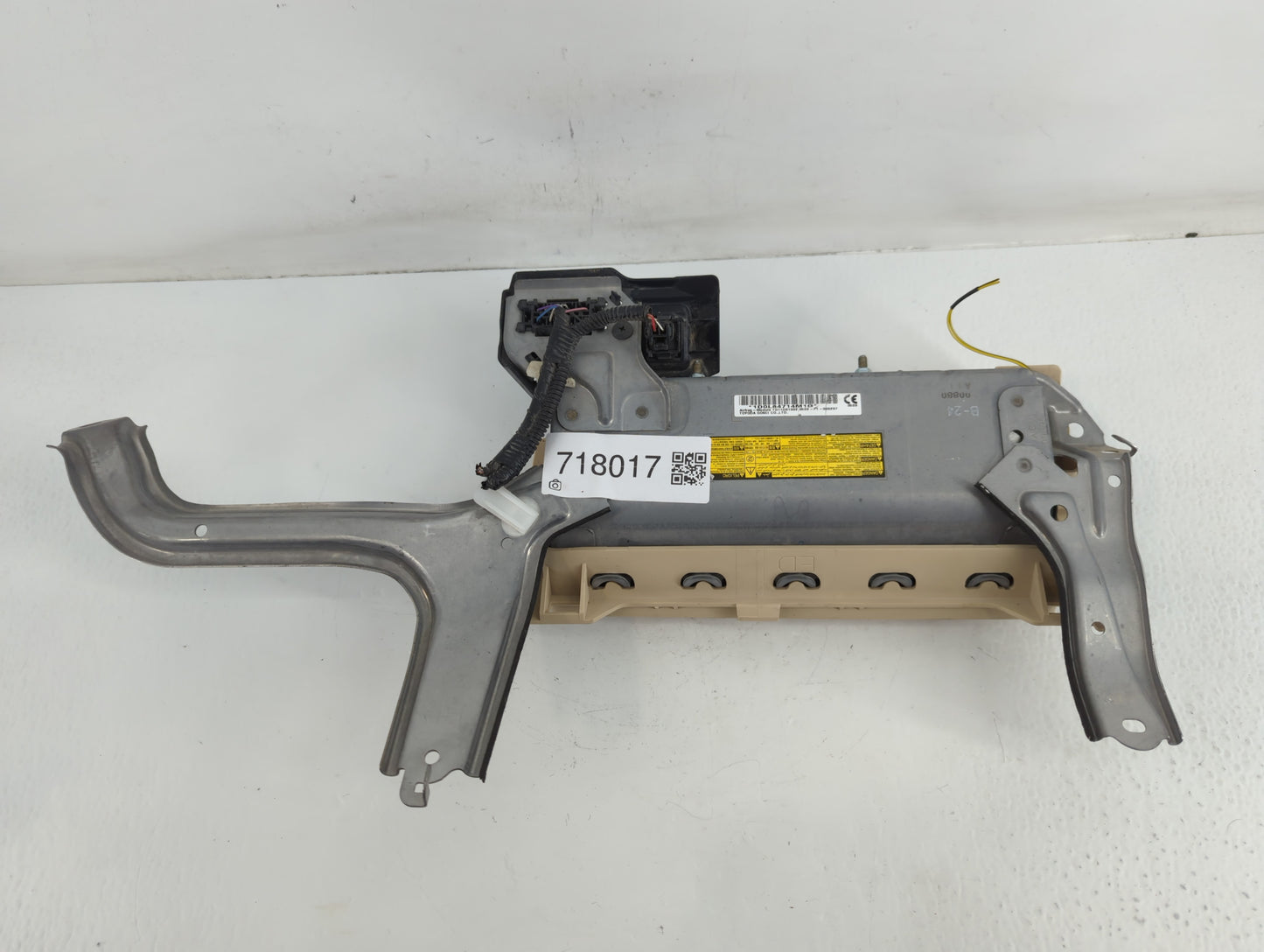 2013-2018 Lexus Es300h Air Bag Driver Left Knee OEM P/N:1D0L84714M1G Fits Fits 2013 2014 2015 2016 2017 2018 OEM Used Auto Parts - Oemusedautoparts1.com