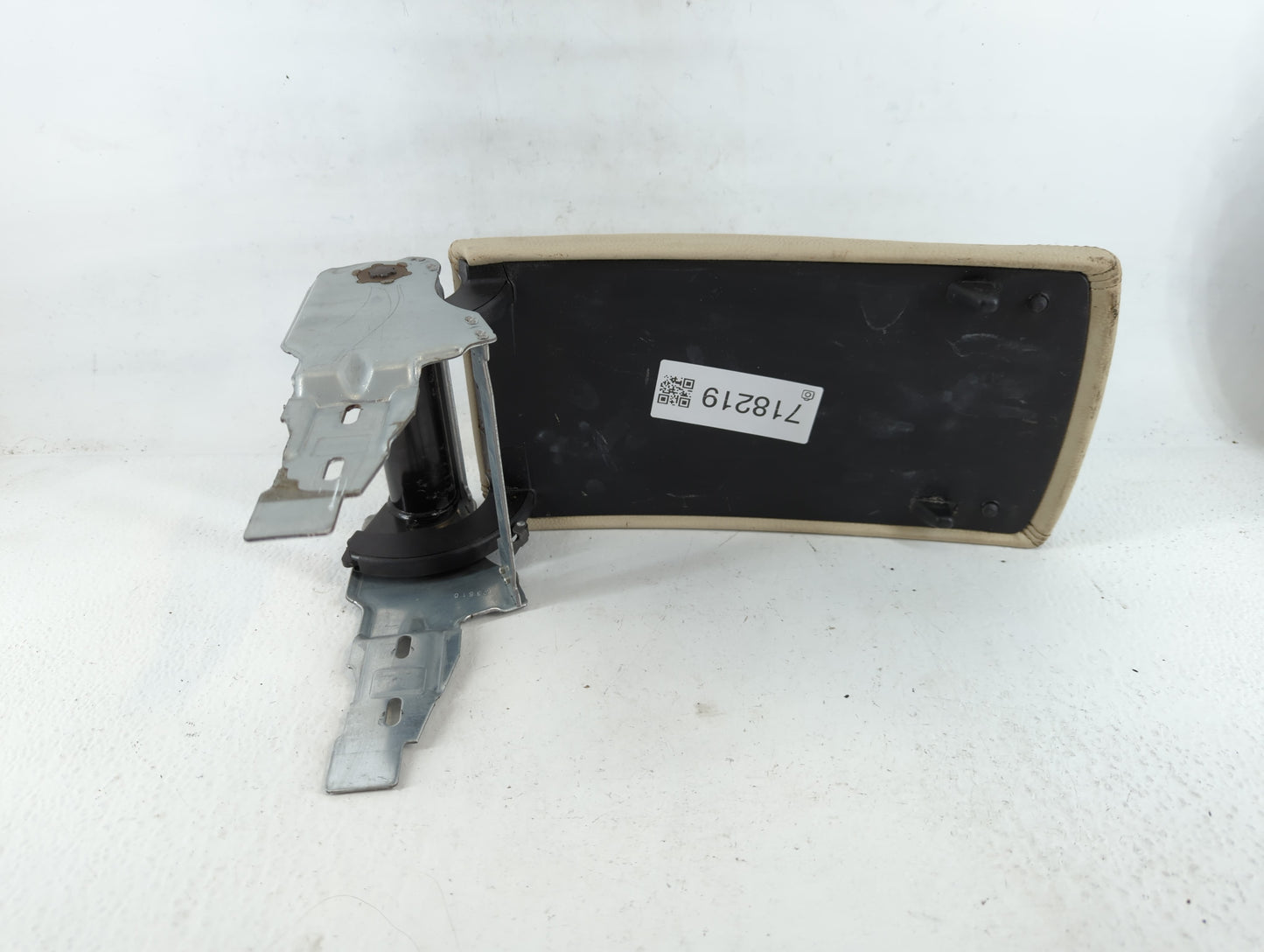 2011 Volkswagen Cc Center Console Armrest Cover Lid Fits OEM Used Auto Parts - Oemusedautoparts1.com