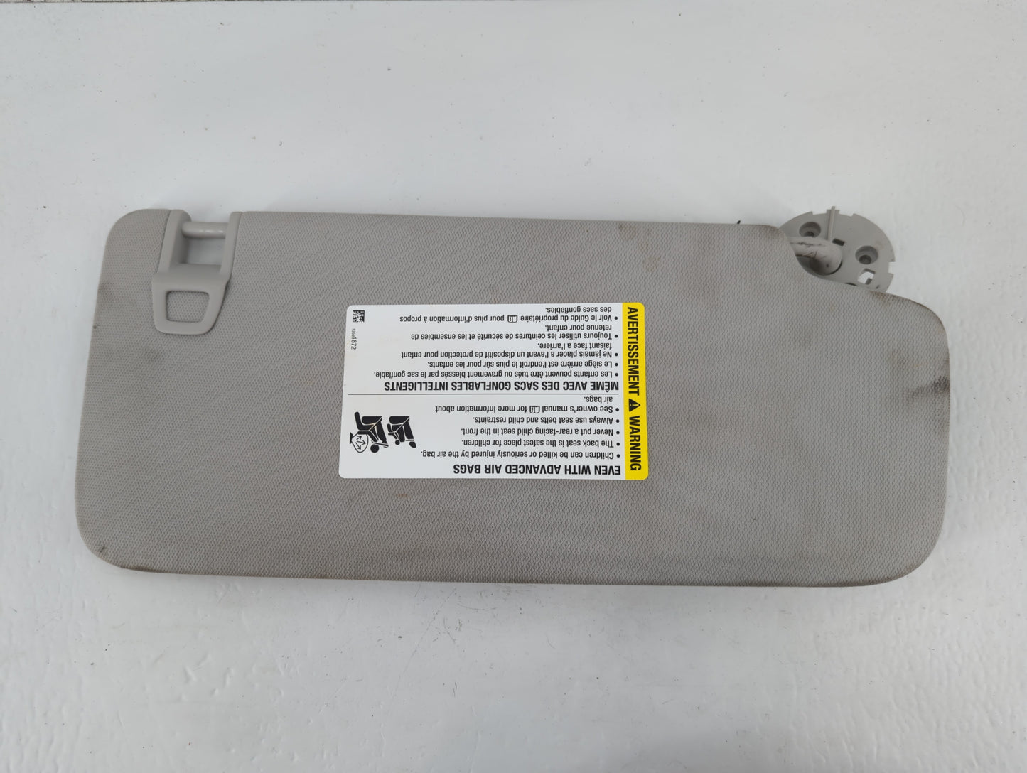 2018-2022 Chevrolet Traverse Sun Visor Shade Replacement Passenger Right Mirror Fits Fits 2018 2019 2020 2021 2022 OEM Used Auto Parts - Oemusedautoparts1.com