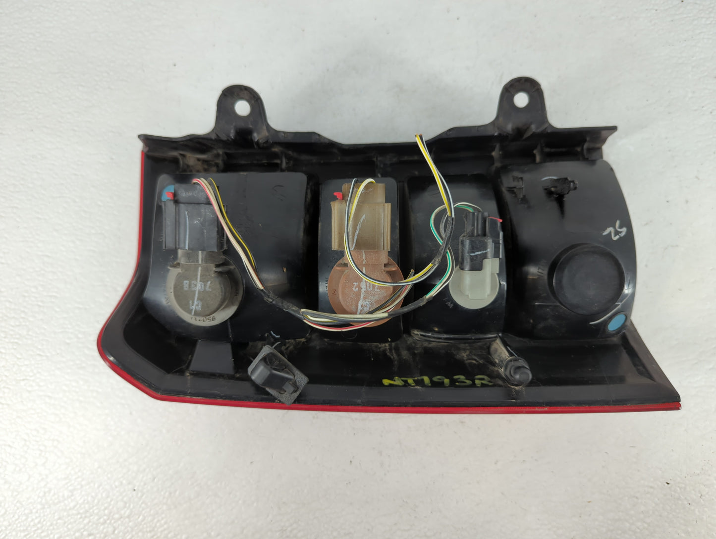 2007 Jeep Patriot Tail Light Assembly Passenger Right OEM P/N:224134 Fits OEM Used Auto Parts - Oemusedautoparts1.com