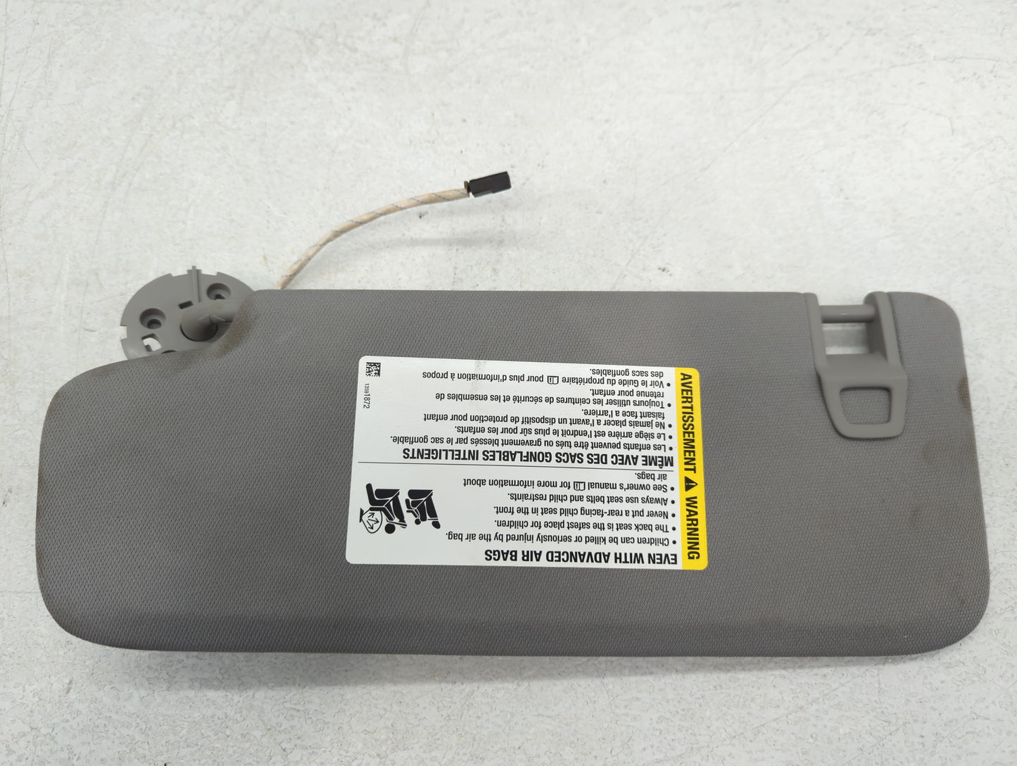 2020-2022 Chevrolet Equinox Sun Visor Shade Replacement Passenger Right Mirror Fits Fits 2020 2021 2022 OEM Used Auto Parts - Oemusedautoparts1.com