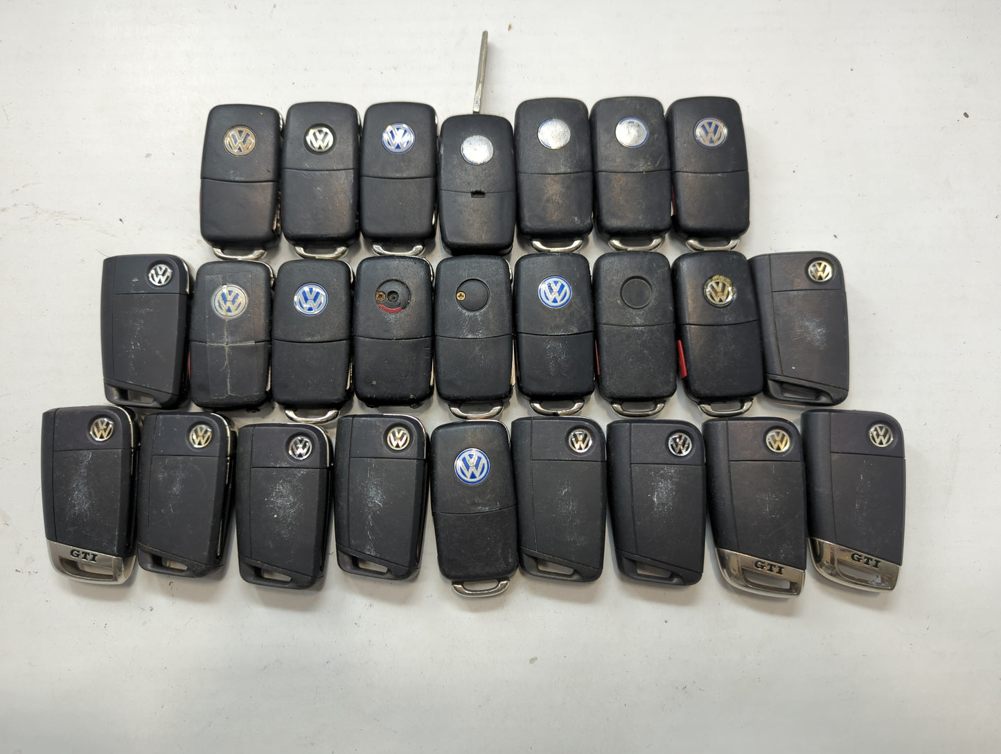 Lot of 25 Volkswagen Keyless Entry Remote Fob MIXED FCC IDS MIXED PART - Oemusedautoparts1.com