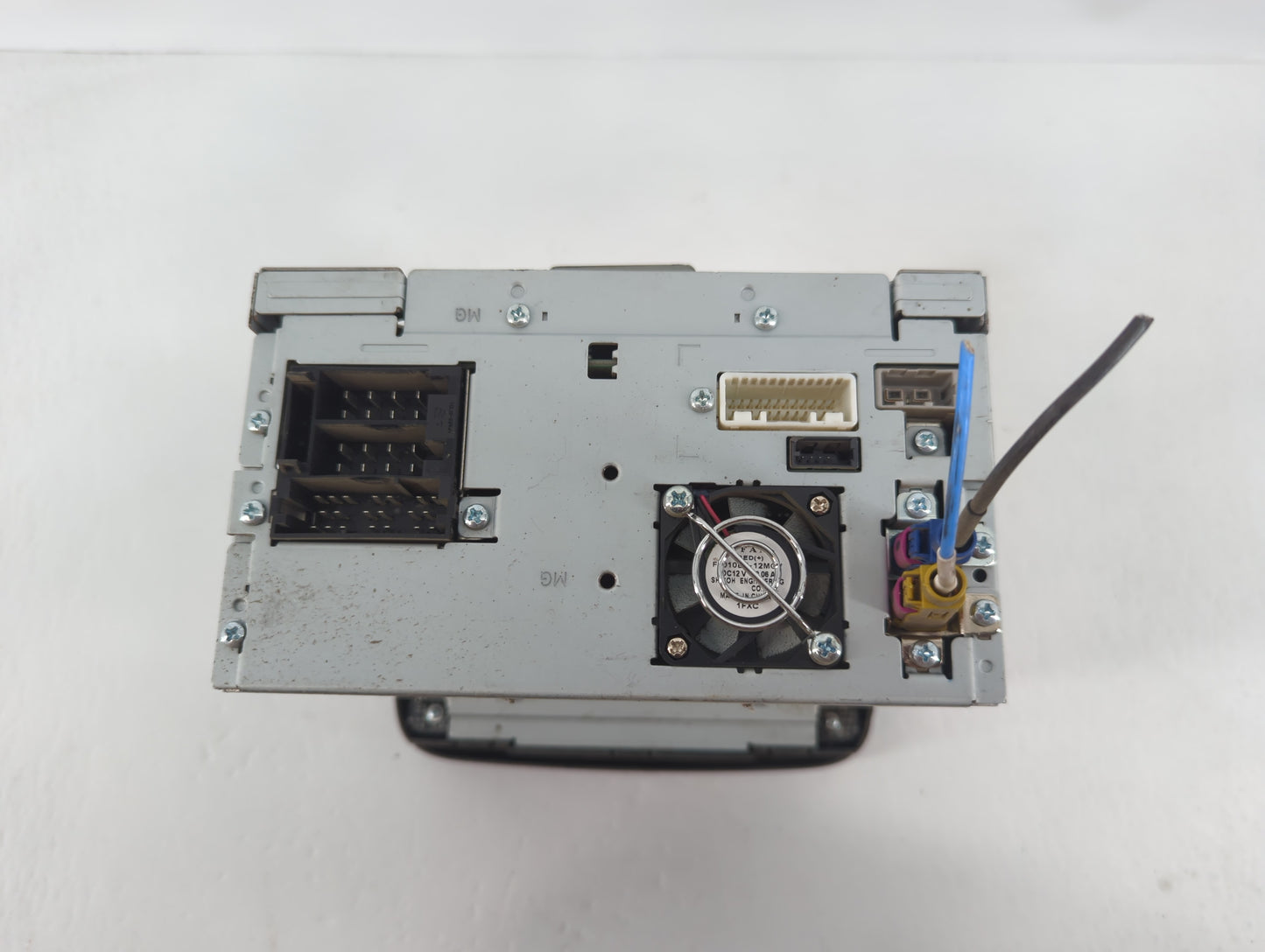 2009-2012 Hyundai Genesis Radio AM FM Cd Player Receiver Replacement P/N:96560-2M100VM5 Fits Fits 2009 2010 2011 2012 OEM Used Auto Parts - Oemusedautoparts1.com