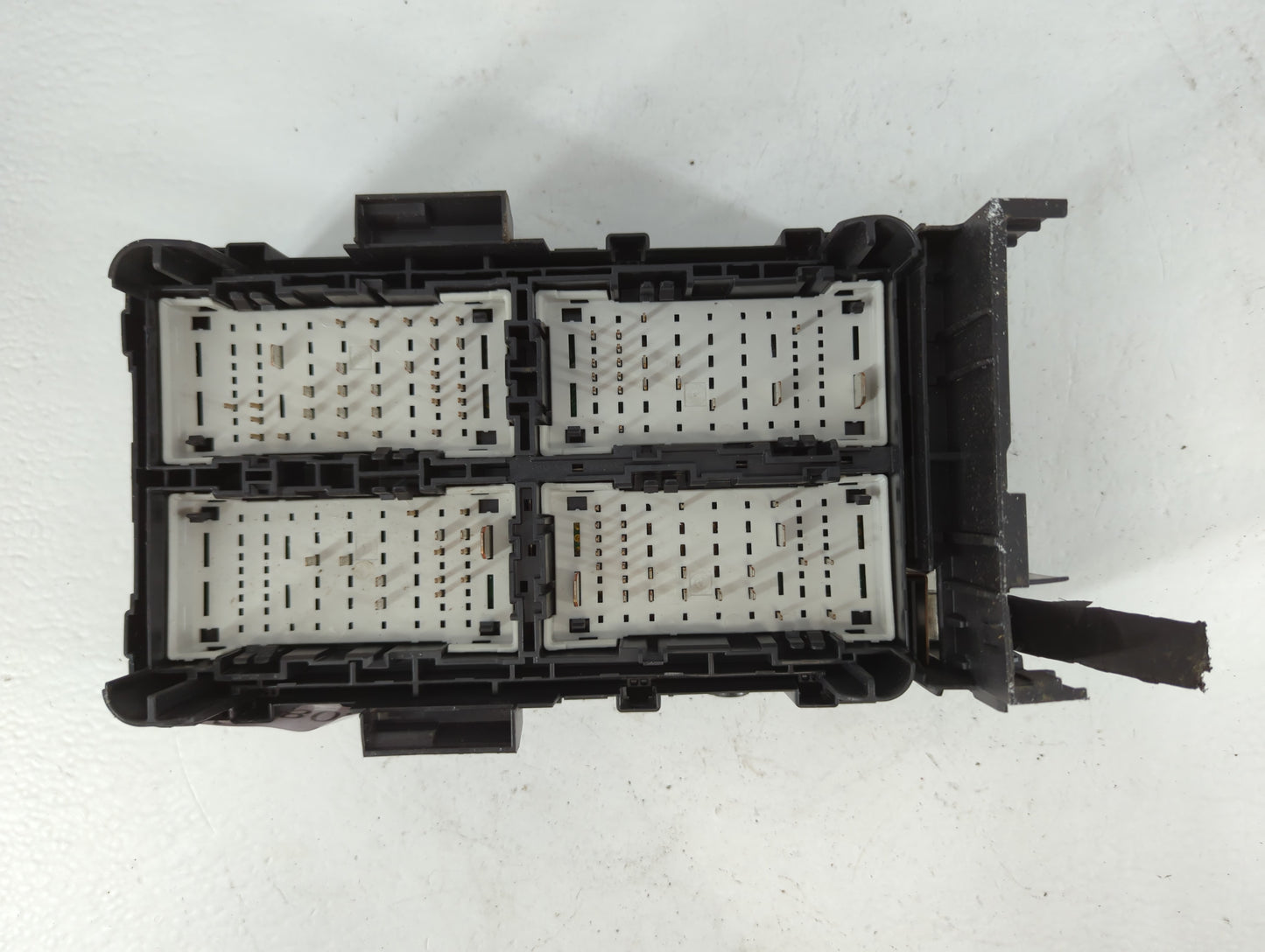2019-2021 Chevrolet Malibu Fusebox Fuse Box Panel Relay Module P/N:84950507_01 Fits Fits 2019 2020 2021 OEM Used Auto Parts - Oemusedautoparts1.com