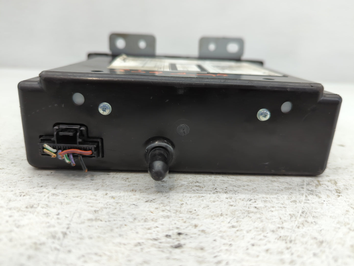 2017-2020 Chevrolet Tahoe Radio AM FM Cd Player Receiver Replacement P/N:84016434 Fits Fits 2017 2018 2019 2020 OEM Used Auto Parts - Oemusedautoparts1.com