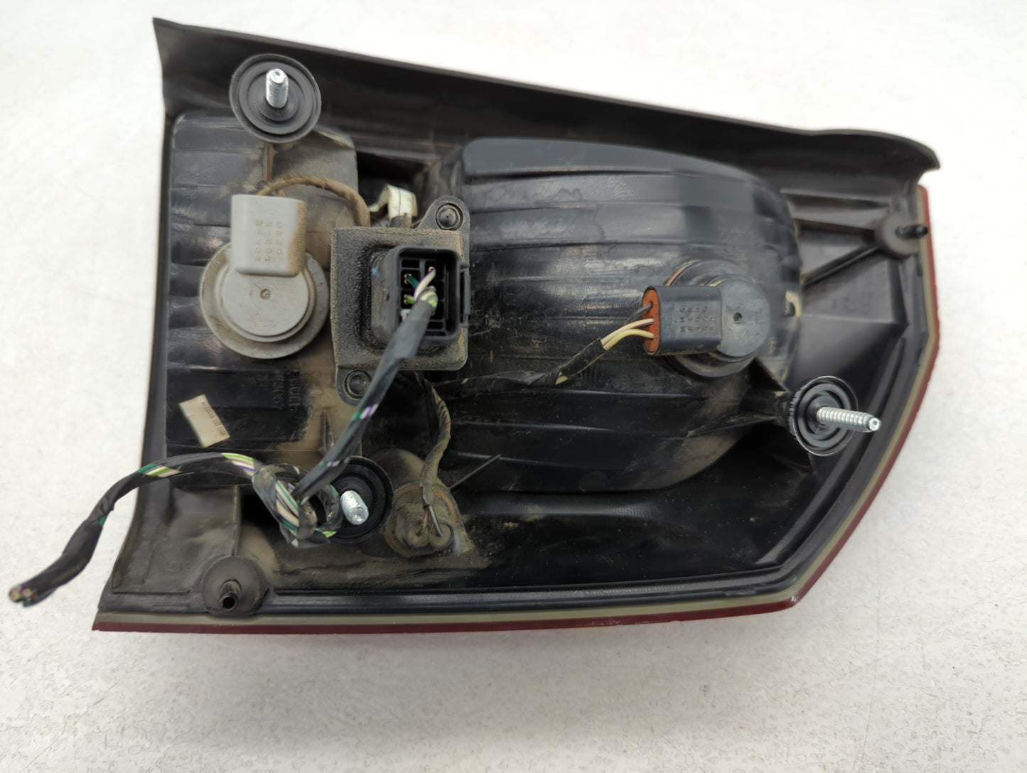 2005-2007 Chrysler 300 Tail Light Assembly Driver Left OEM P/N:58622-E Fits Fits 2005 2006 2007 OEM Used Auto Parts - Oemusedautoparts1.com
