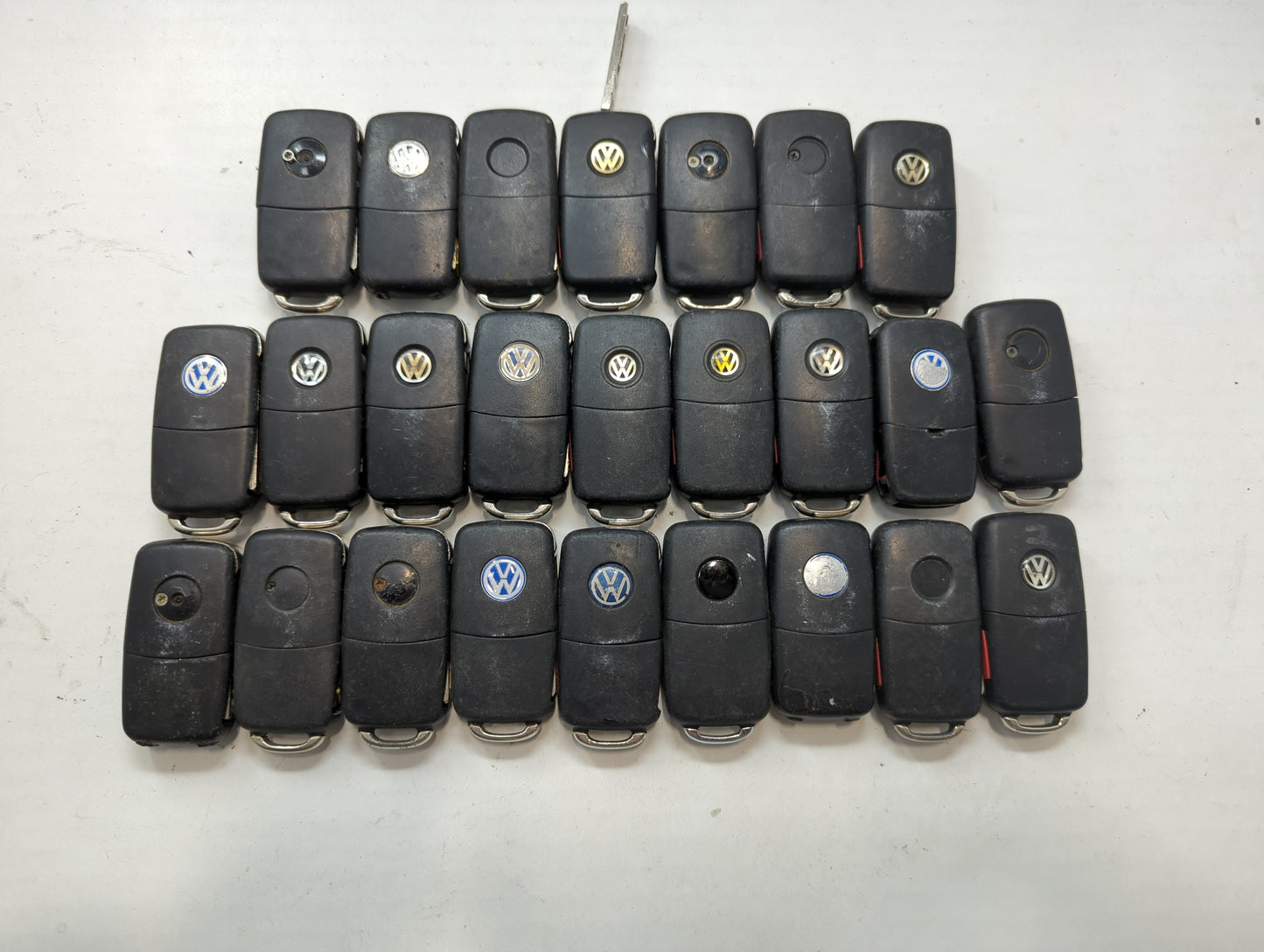 Lot of 25 Volkswagen Keyless Entry Remote Fob NBG8137T | NBG735868T - Oemusedautoparts1.com