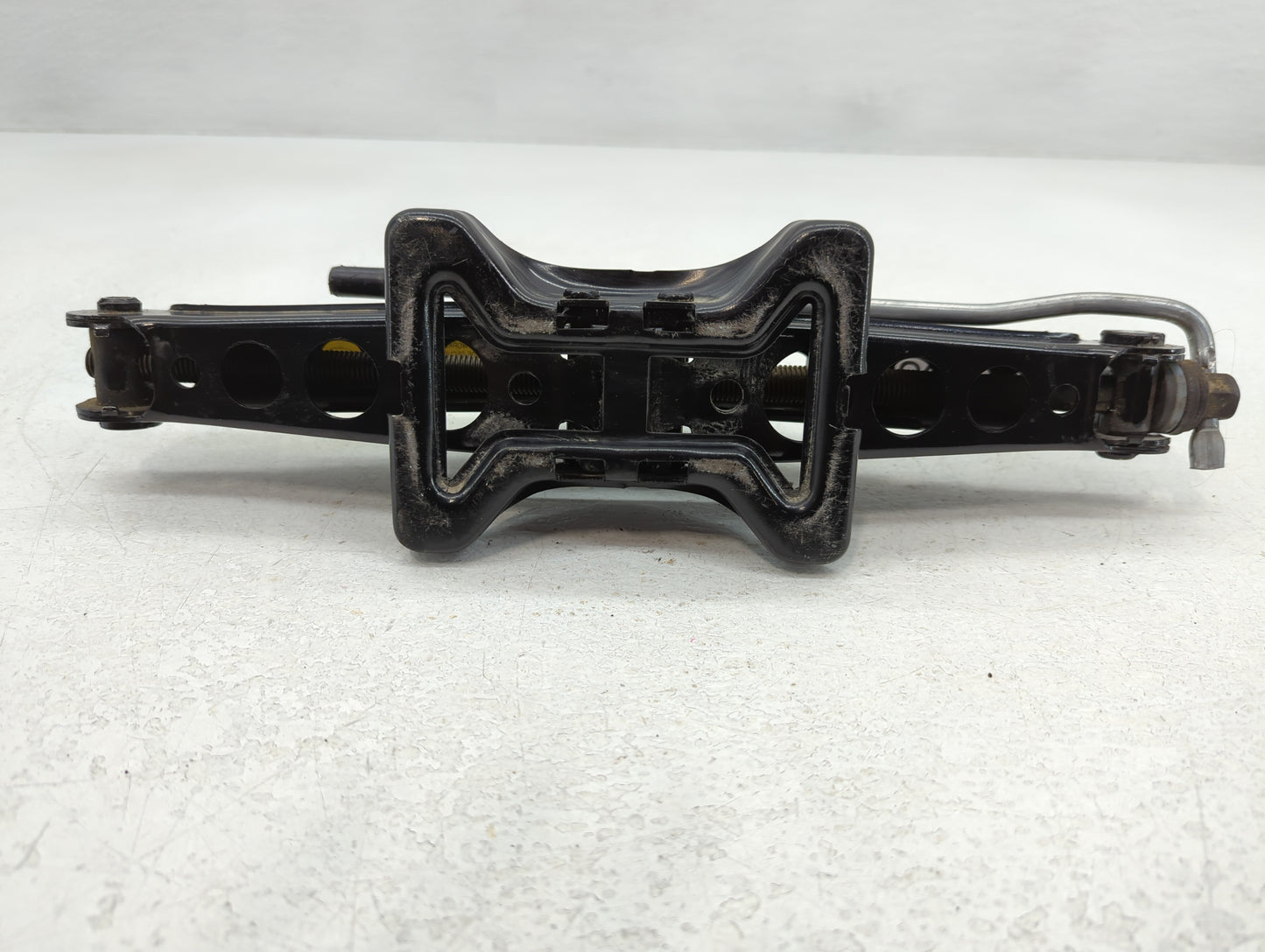 2019 Jaguar Xf Spare Scissor Car Jack - Oemusedautoparts1.com