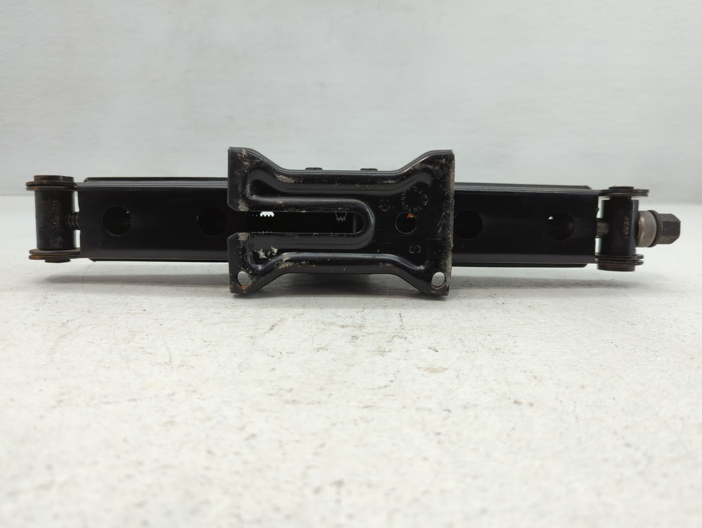 2015 Dodge Caravan Spare Scissor Car Jack - Oemusedautoparts1.com