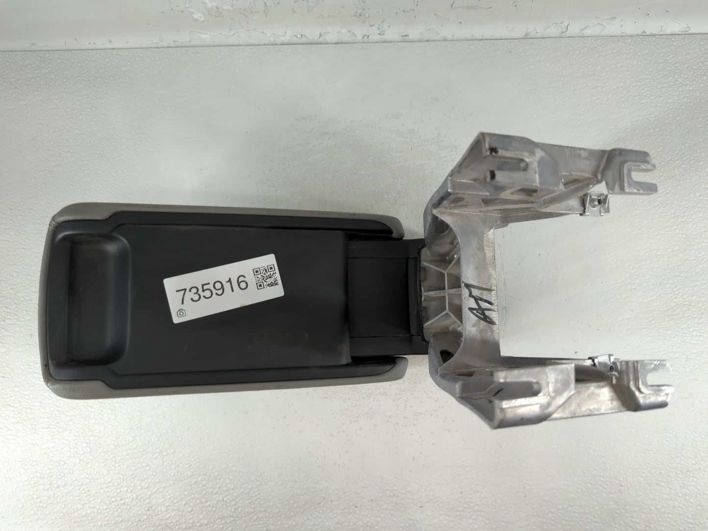 2017 Audi A3 Center Console Armrest Cover Lid P/N:WAUAGFF4H1037939 Fits OEM Used Auto Parts - Oemusedautoparts1.com