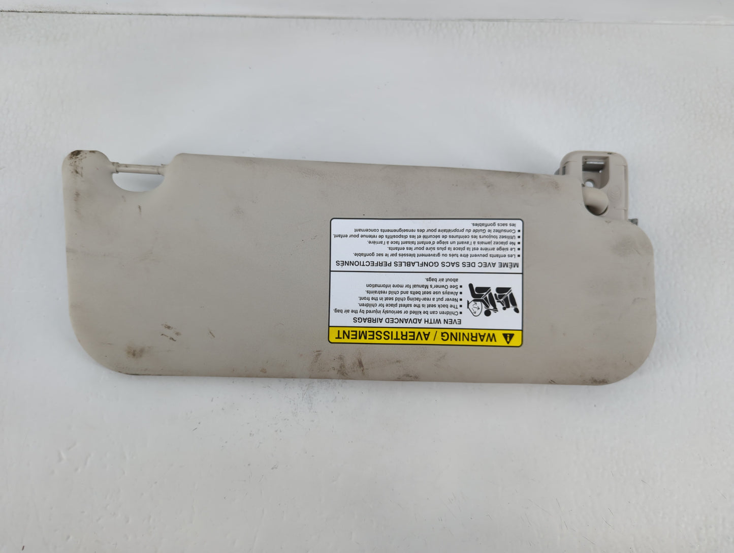 2017-2019 Jaguar Xe Sun Visor Shade Replacement Driver Left Mirror Fits Fits 2017 2018 2019 2020 OEM Used Auto Parts - Oemusedautoparts1.com