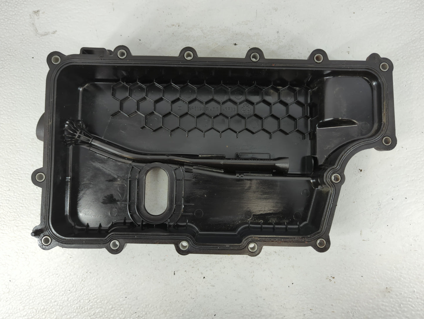 2012 Gmc Acadia Passenger Right Cylinder Head Valve Cover P/N:PA6.6-GF33 SP5398 Fits OEM Used Auto Parts - Oemusedautoparts1.com