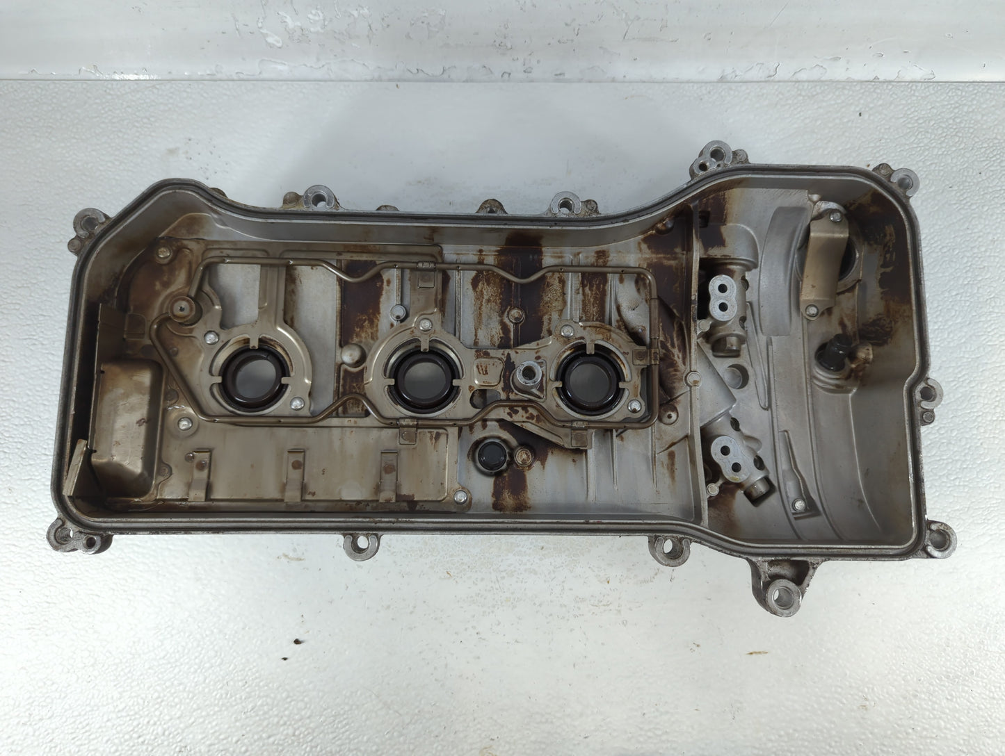 1998 Lexus Es300 Passenger Right Cylinder Head Valve Cover Fits OEM Used Auto Parts - Oemusedautoparts1.com