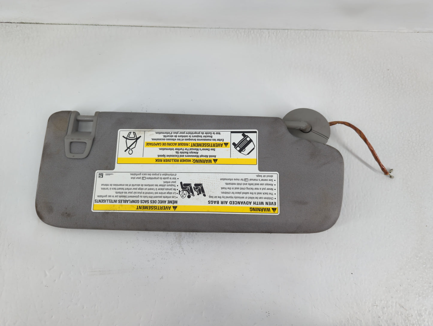 2018-2019 Chevrolet Equinox Sun Visor Shade Replacement Driver Left Mirror Fits Fits 2018 2019 OEM Used Auto Parts - Oemusedautoparts1.com