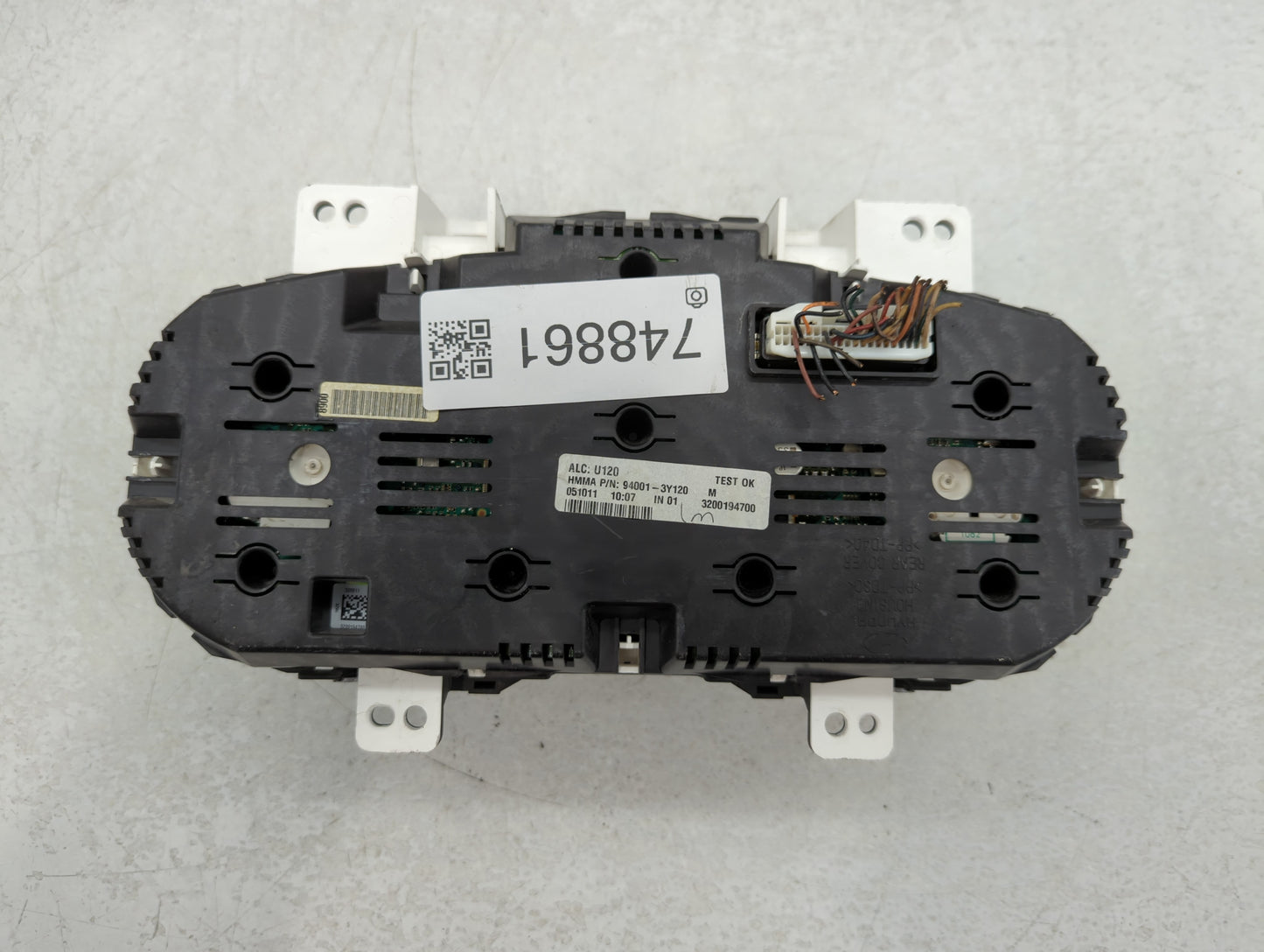 2011-2012 Hyundai Elantra Instrument Cluster Speedometer Gauges P/N:94001-3Y120 Fits Fits 2011 2012 OEM Used Auto Parts - Oemusedautoparts1.com