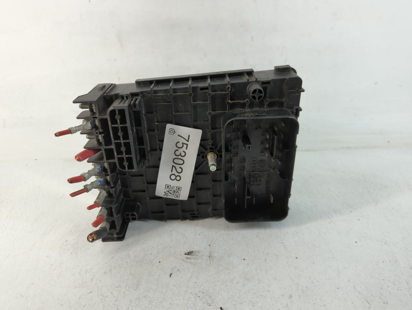 2012-2018 Volkswagen Tiguan Fusebox Fuse Box Panel Relay Module P/N:3D024526250815 6358-5371 Fits OEM Used Auto Parts - Oemusedautoparts1.com