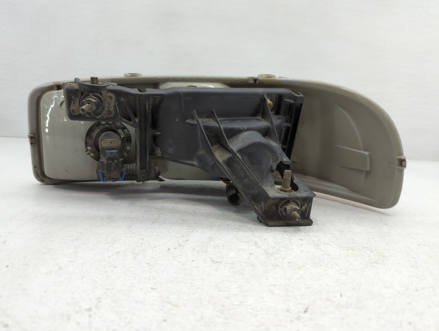 2001-2006 Gmc Yukon Passenger Right Oem Head Light Headlight Lamp - Oemusedautoparts1.com