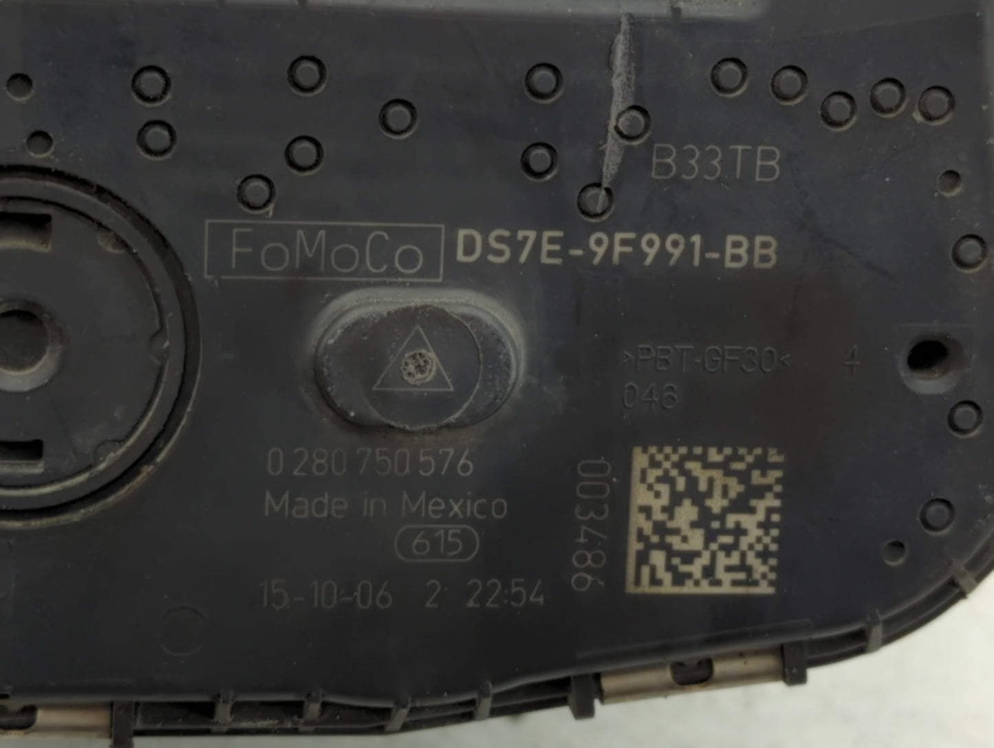 2014-2018 Ford Focus Throttle Body P/N:DS7E-9F991-BB Fits Fits 2014 2015 2016 2017 2018 2019 2020 2021 2022 OEM Used Auto Parts - Oemusedautoparts1.com