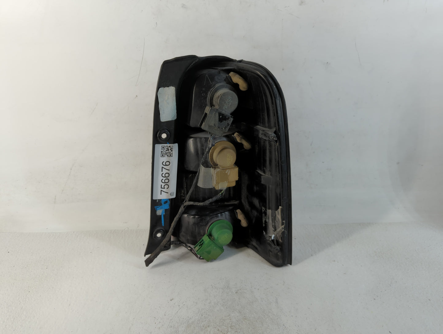 2001-2007 Ford Escape Tail Light Assembly Driver Left OEM P/N:2U5A-13411-AB Fits Fits 2001 2002 2003 2004 2005 2006 2007 OEM Used Auto Parts - Oemusedautoparts1.com