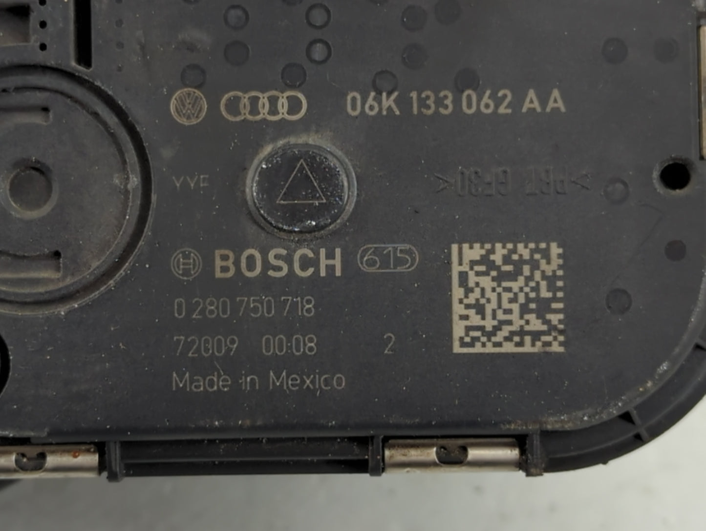 2014-2017 Volkswagen Passat Throttle Body P/N:06K 133 062 AA Fits Fits 2014 2015 2016 2017 OEM Used Auto Parts - Oemusedautoparts1.com