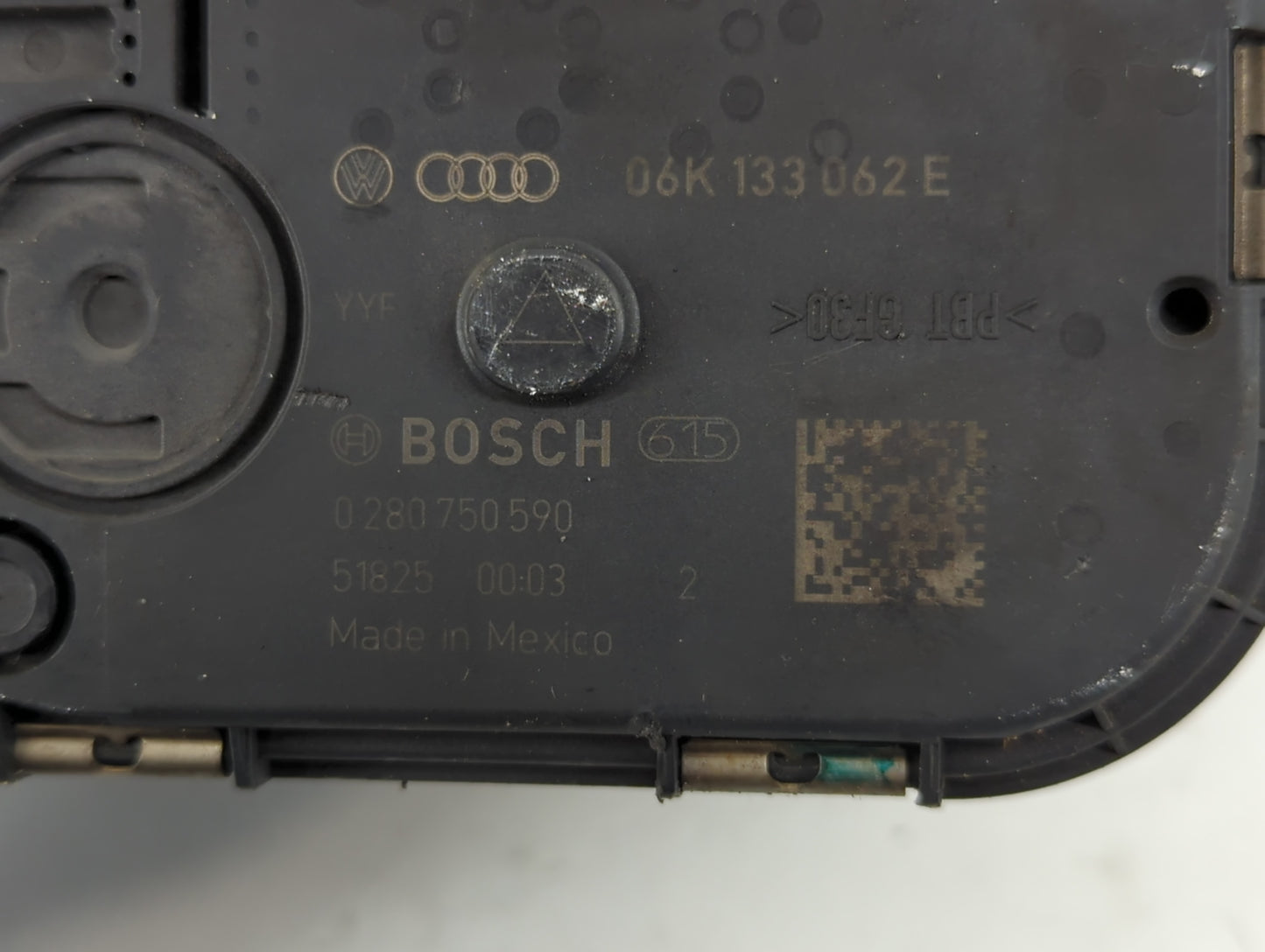 2014-2017 Volkswagen Passat Throttle Body P/N:06K 133 062 E Fits Fits 2014 2015 2016 2017 OEM Used Auto Parts - Oemusedautoparts1.com