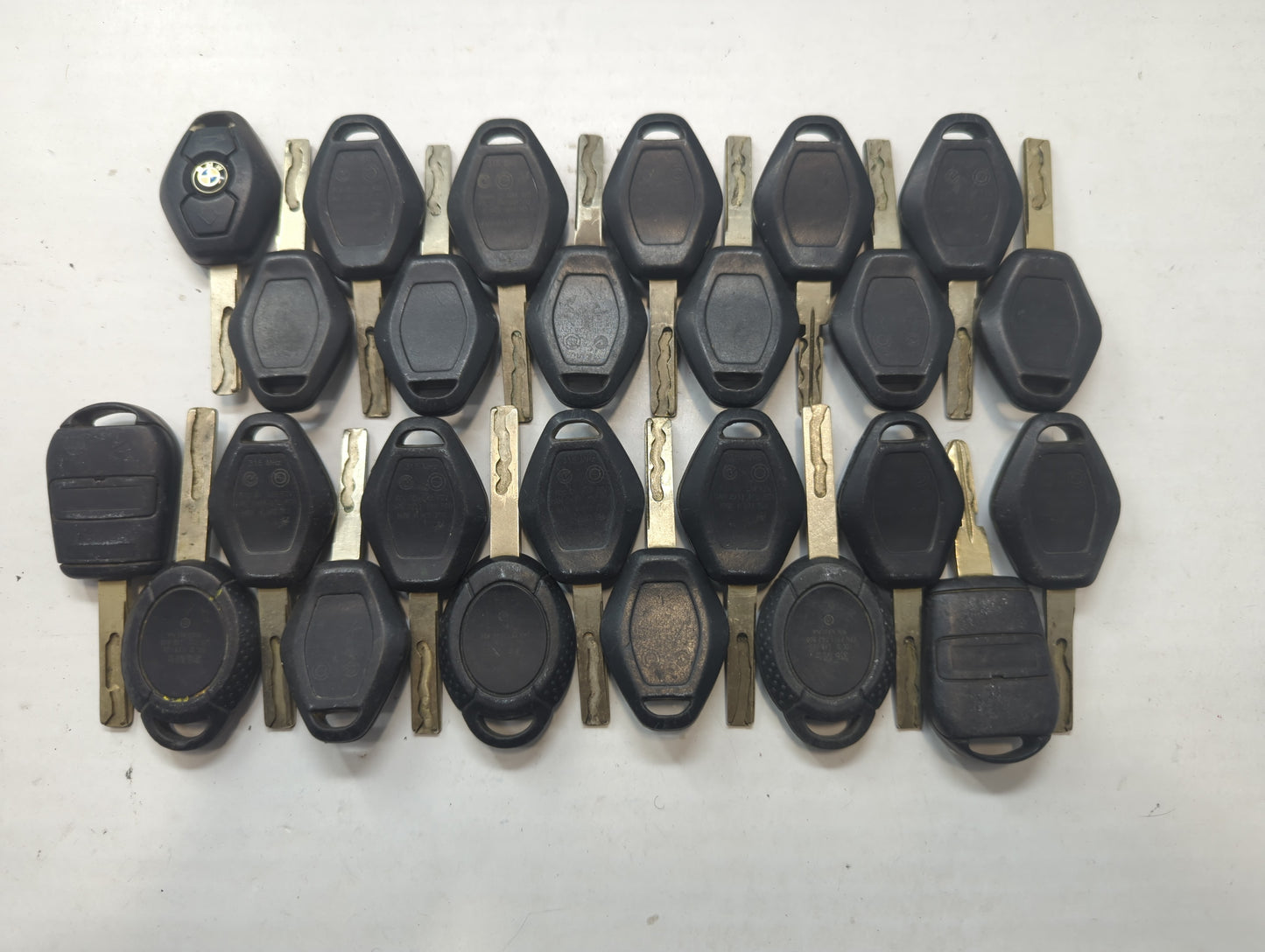 Lot of 25 Bmw Keyless Entry Remote Fob MIXED FCC IDS MIXED PART NUMBERS - Oemusedautoparts1.com