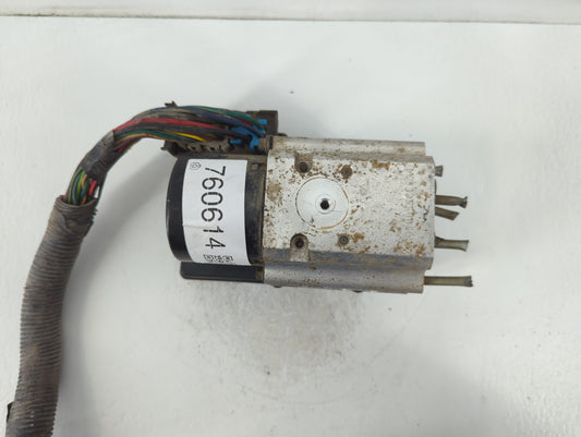 2003-2006 Chevrolet Suburban 1500 ABS Pump Control Module Replacement P/N:DC3335E005BJ Fits Fits 2003 2004 2005 2006 OEM Used Auto Parts