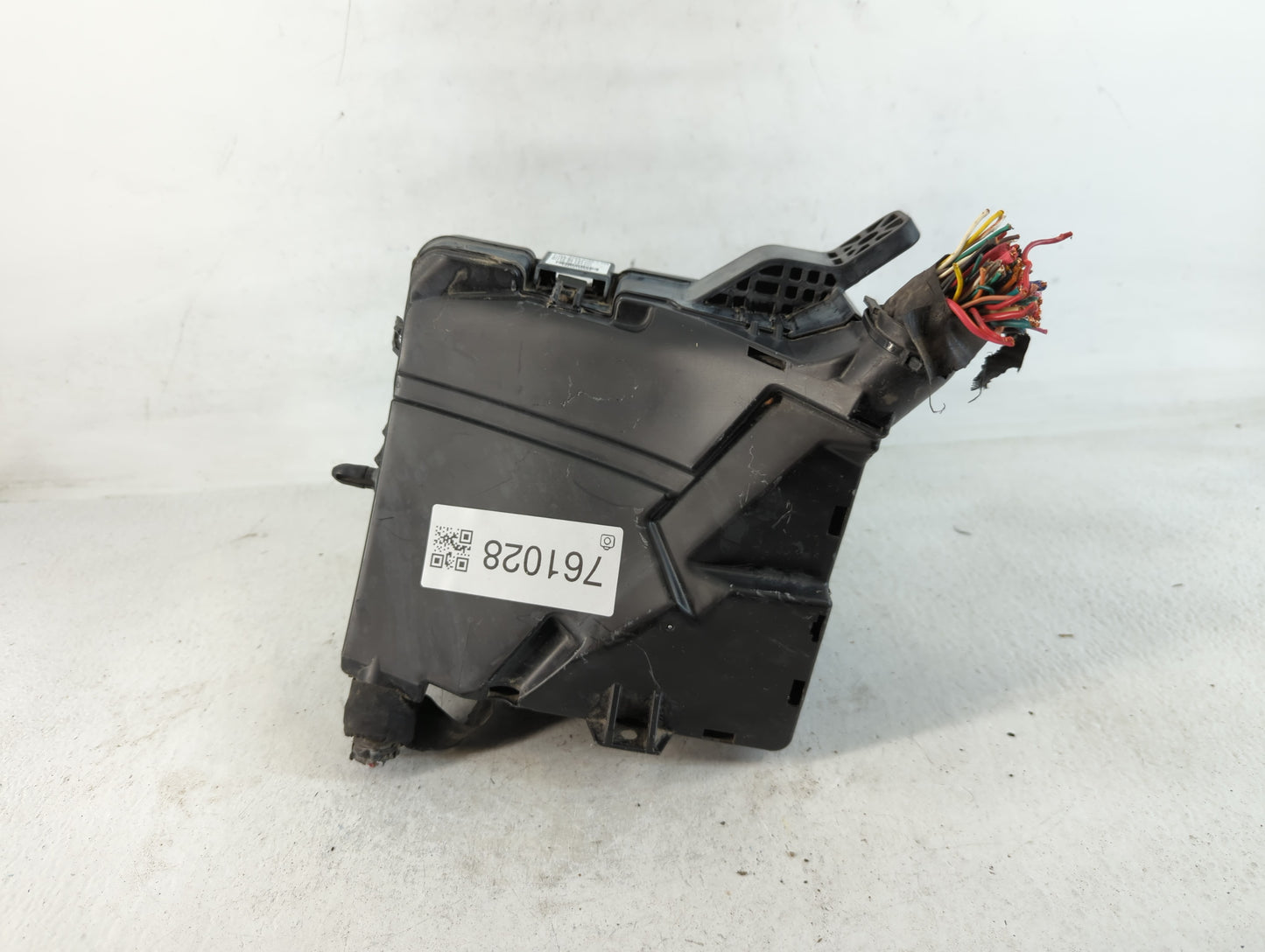 2016-2017 Hyundai Sonata Fusebox Fuse Box Panel Relay Module P/N:6423-0102-7-000 Fits Fits 2016 2017 OEM Used Auto Parts - Oemusedautoparts1.com