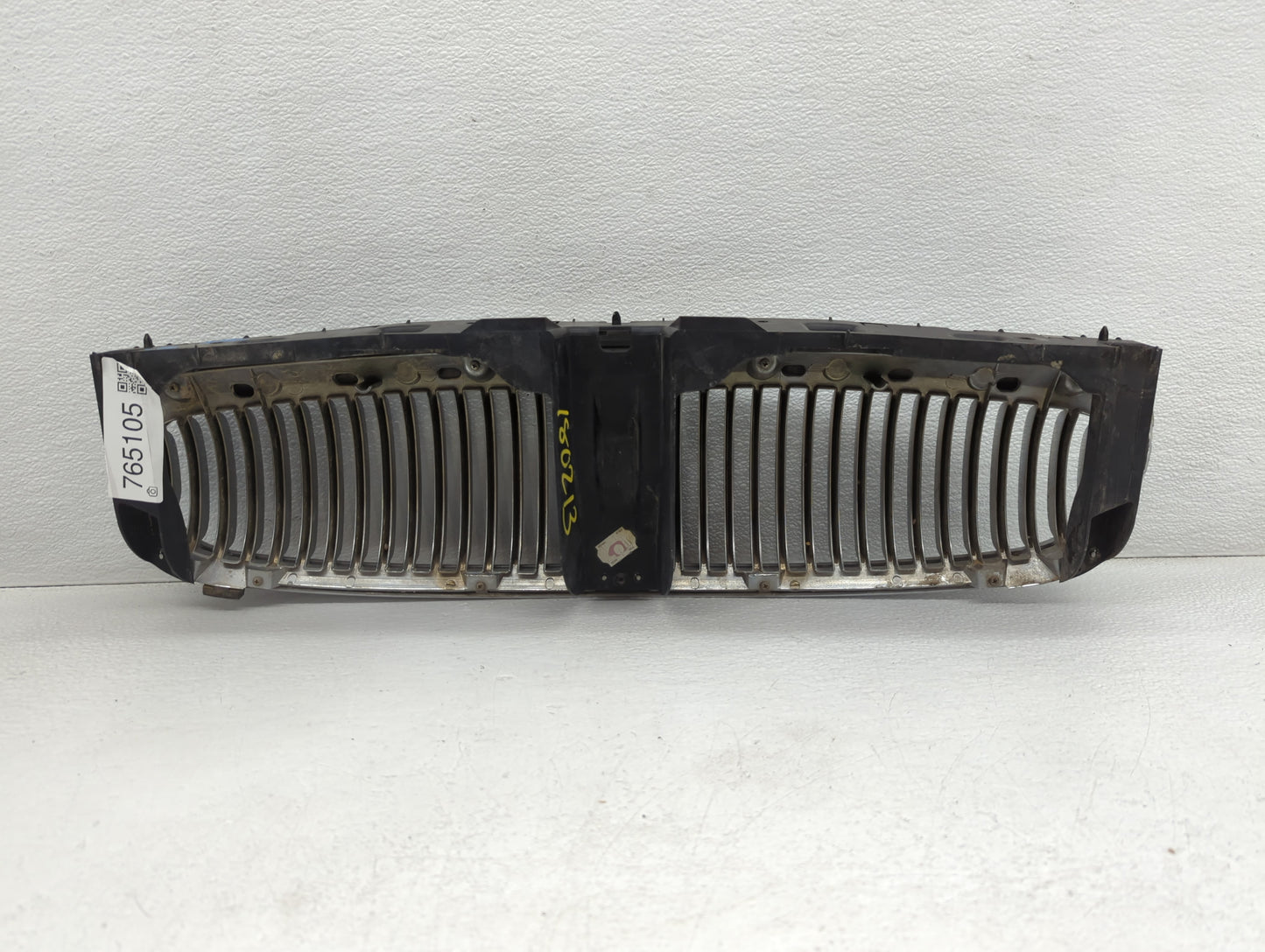 2004-2008 Jaguar X-type Front Grille Bumper Not Included - Oemusedautoparts1.com