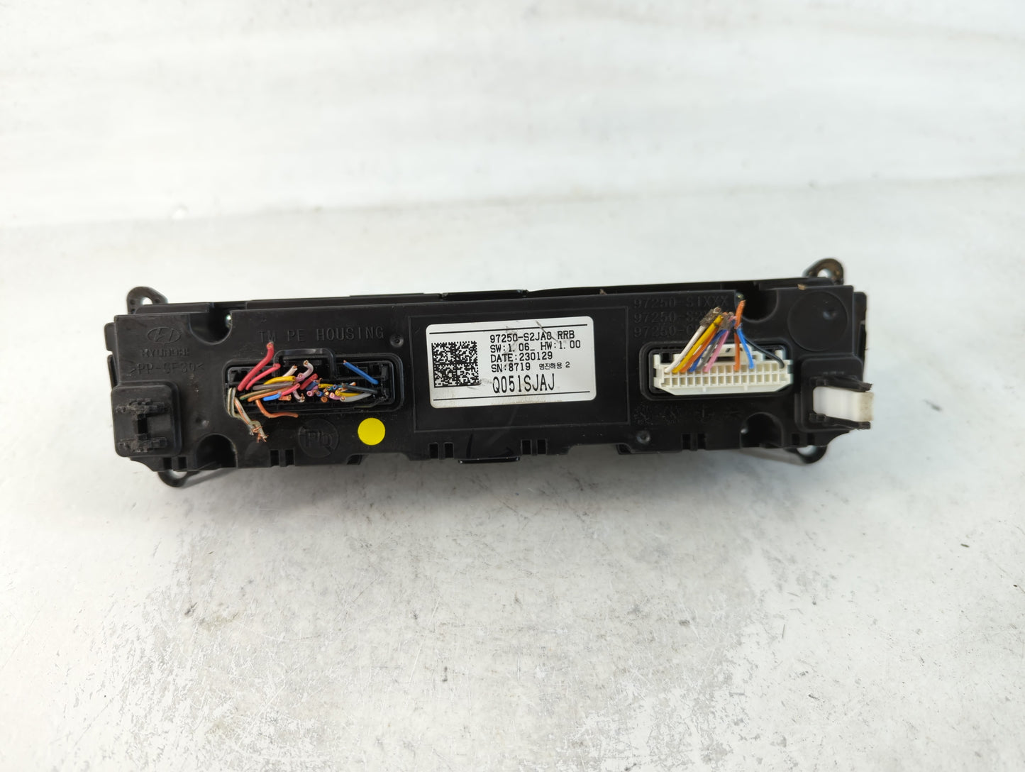 2021 Hyundai Santa Fe Climate Control Module Temperature AC/Heater Replacement P/N:97250-S2JA0 Fits OEM Used Auto Parts - Oemusedautoparts1.com