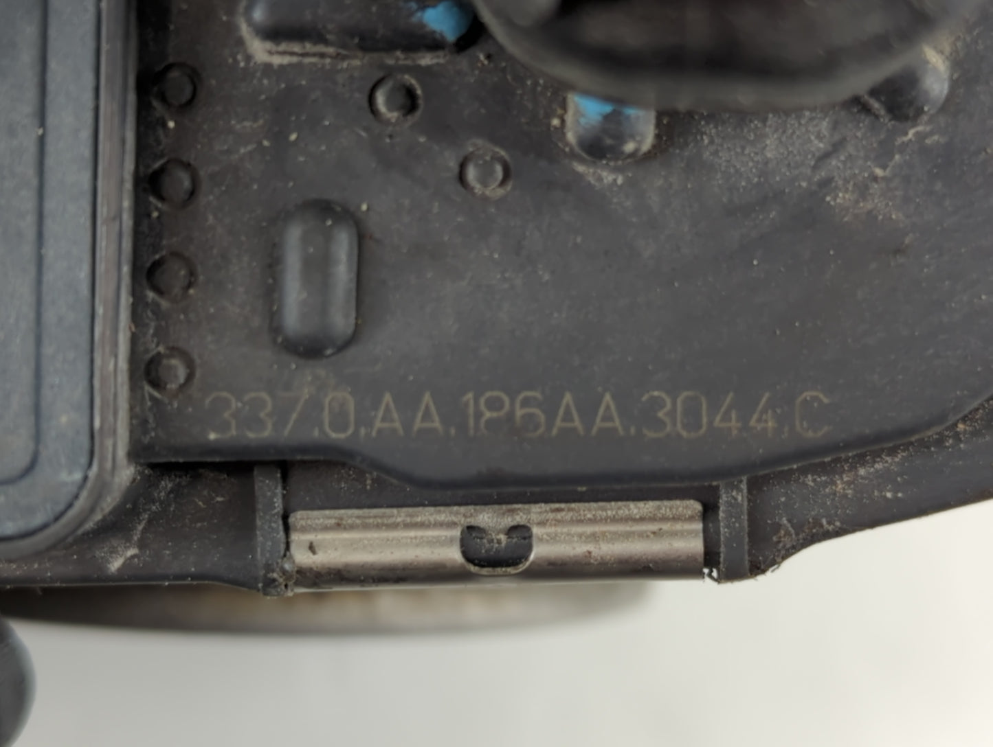 2010-2011 Chevrolet Equinox Throttle Body P/N:AA186AA3044 Fits Fits 2007 2008 2009 2010 2011 2012 OEM Used Auto Parts - Oemusedautoparts1.com