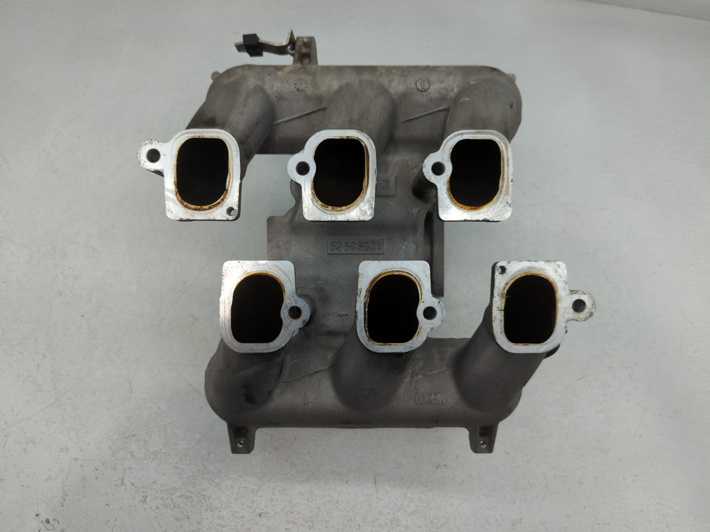 2008-2010 Saturn Vue Air Intake Manifold P/N:029702 8971, 12598971 Fits Fits 2008 2009 2010 OEM Used Auto Parts - Oemusedautoparts1.com