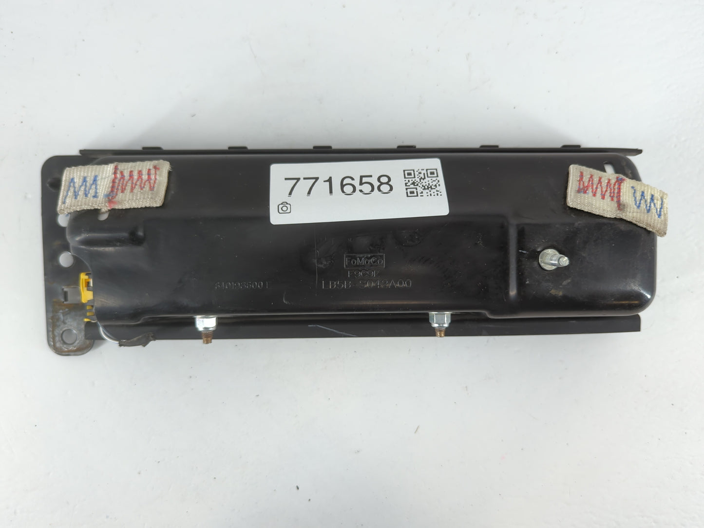 2021 Ford Explorer Air Bag Passenger Right Knee OEM P/N:F9C9E LB5B-S042A00 Fits OEM Used Auto Parts - Oemusedautoparts1.com