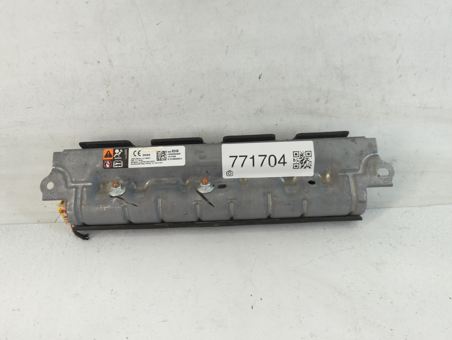 2017-2020 Chevrolet Impala Air Bag Passenger Right Knee OEM P/N:84048248 Fits Fits 2017 2018 2019 2020 OEM Used Auto Parts - Oemusedautoparts1.com