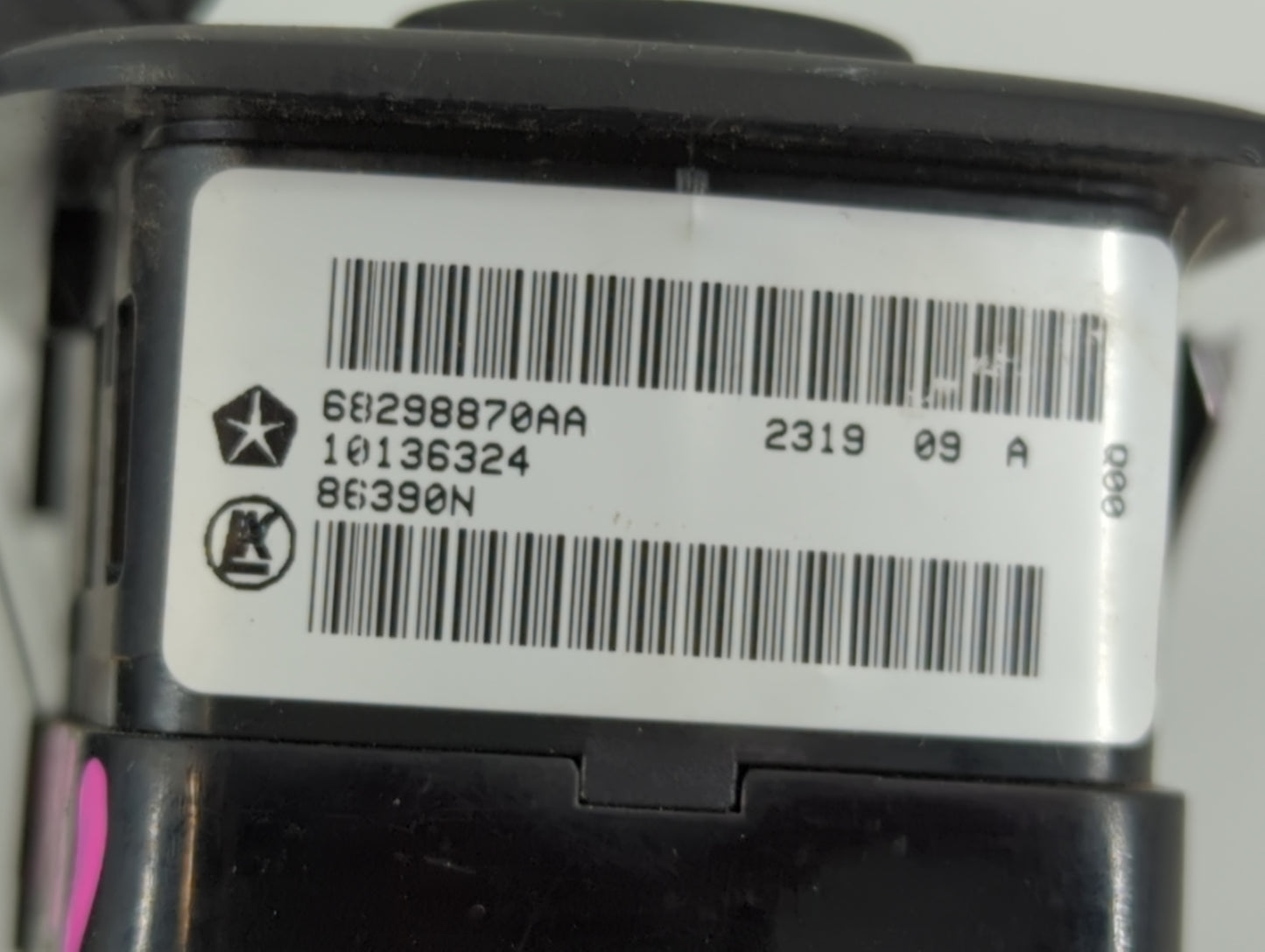 2007-2008 Volkswagen Eos Interior Rear View Mirror Replacement OEM P/N:68298870AA Fits Fits 2005 2006 2007 2008 2009 OEM Used Auto Parts - Oemusedautoparts1.com