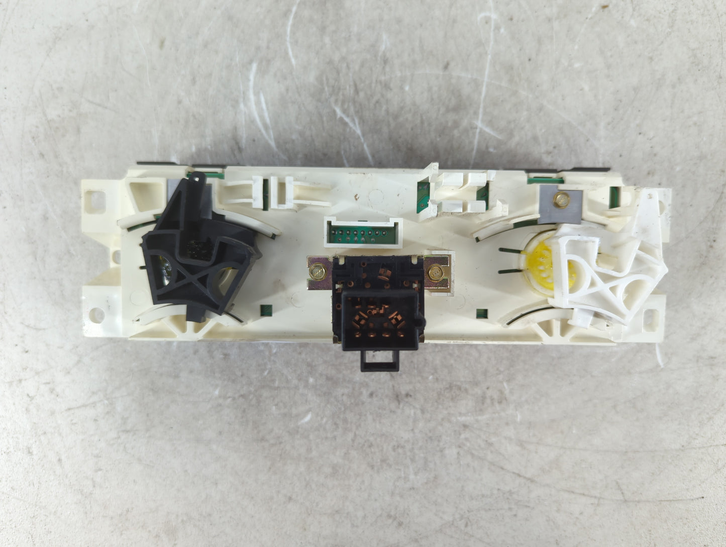 2004-2012 Gmc Canyon Climate Control Module Temperature AC/Heater Replacement P/N:15858833 Fits OEM Used Auto Parts - Oemusedautoparts1.com