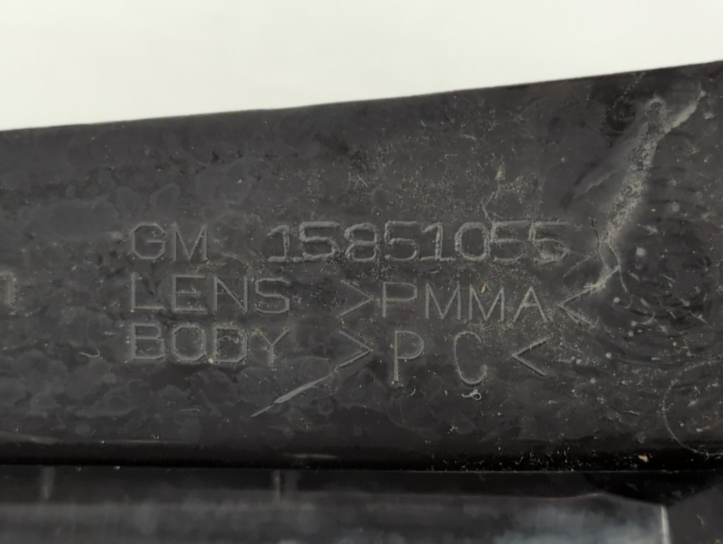 2005-2010 Pontiac G6 Rear Center Lid Brake Light Tail Light Fits Fits 2005 2006 2007 2008 2009 2010 OEM Used Auto Parts - Oemusedautoparts1.com