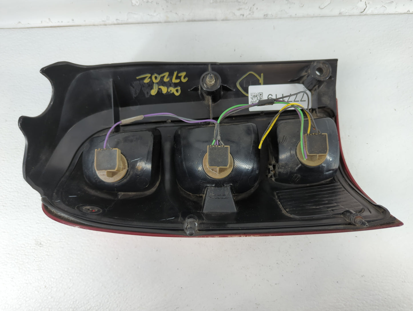 2005-2009 Chevrolet Uplander Rear Center Lid Brake Light Tail Light Fits Fits 2005 2006 2007 2008 2009 OEM Used Auto Parts - Oemusedautoparts1.com