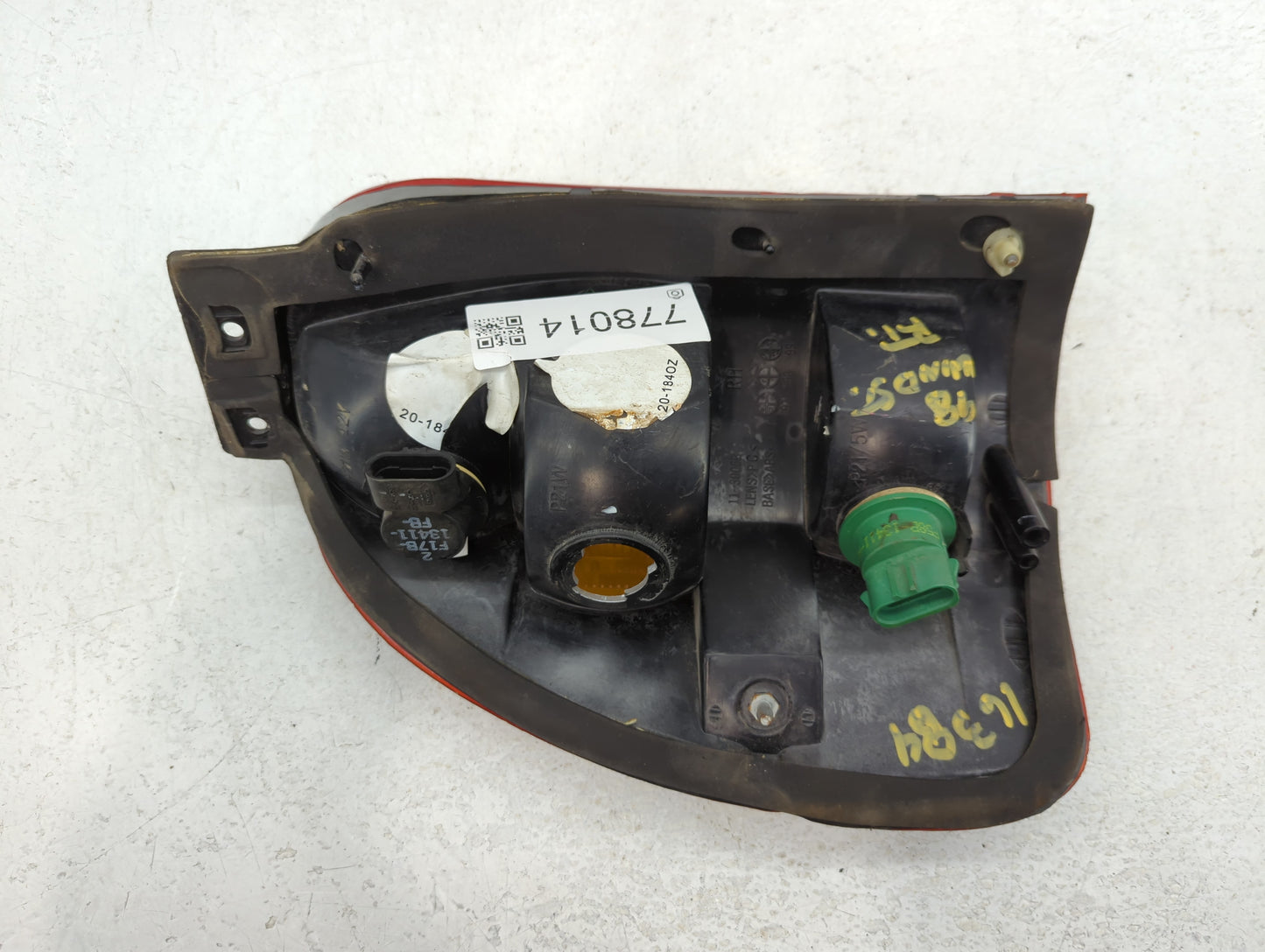 1995-1998 Ford Windstar Tail Light Assembly Passenger Right OEM P/N:11-3006B Fits Fits 1995 1996 1997 1998 OEM Used Auto Parts - Oemusedautoparts1.com