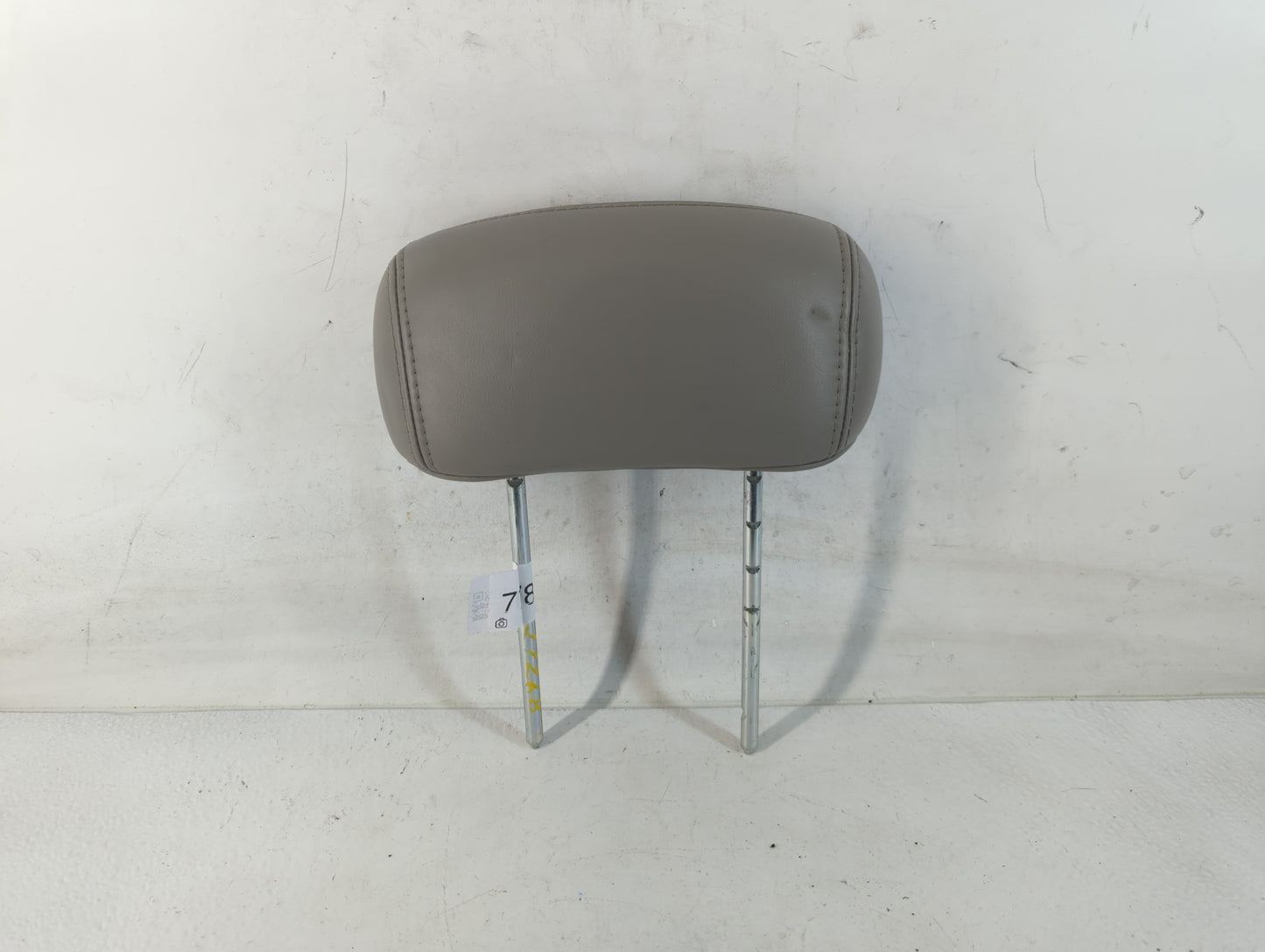 0 Chevrolet Malibu Headrest Head Rest Rear Center Seat Fits OEM Used Auto Parts - Oemusedautoparts1.com