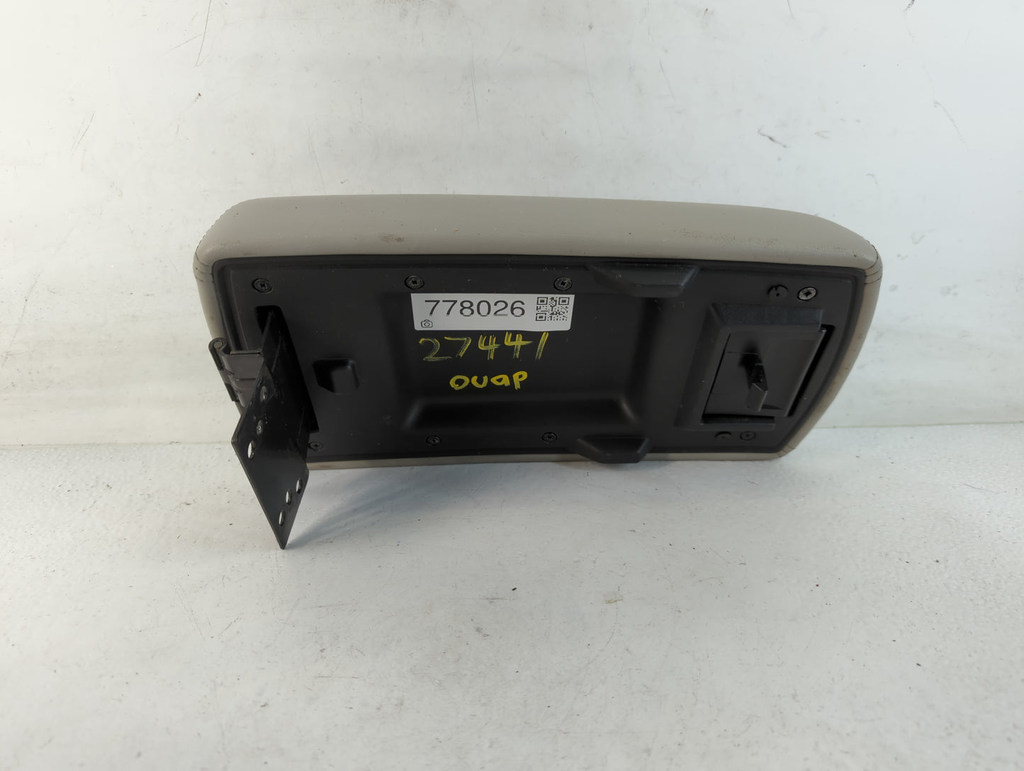 2011 Chevrolet Impala Center Console Armrest Cover Lid Fits OEM Used Auto Parts - Oemusedautoparts1.com