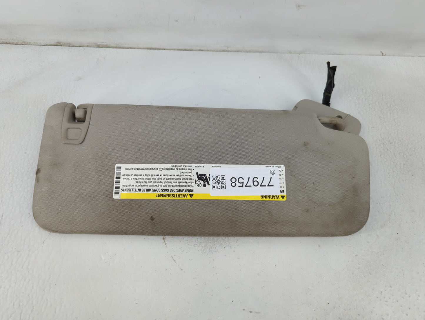 2010 Chevrolet Avalanche 1500 Sun Visor Shade Replacement Driver Left Mirror Fits Fits 2007 2008 2009 2011 2012 2013 2014 OEM Used Auto Parts - Oemusedautoparts1.com