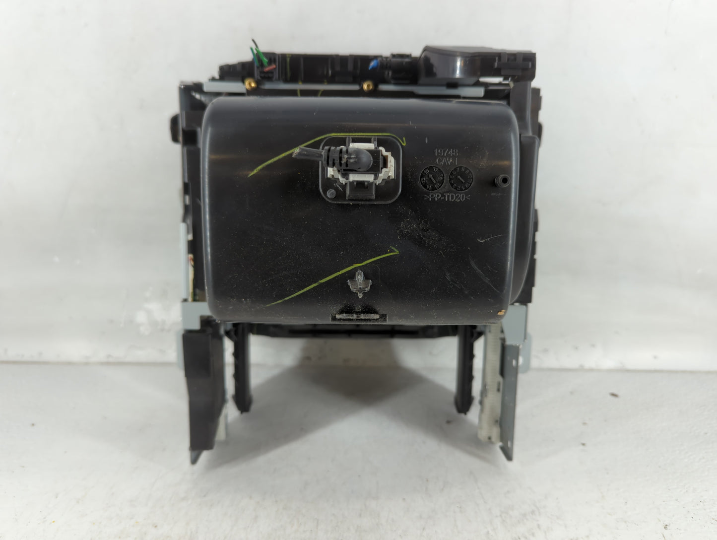 Chevrolet Suburban 1500 Information Display Screen - Oemusedautoparts1.com