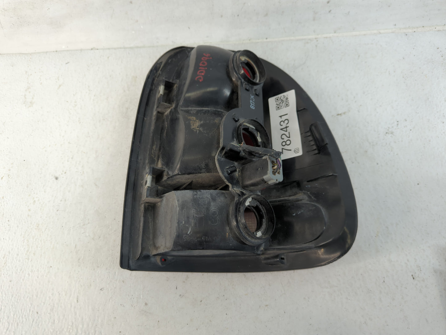 1995-1997 Lincoln Town Car Tail Light Assembly Passenger Right OEM P/N:6172K Fits Fits 1995 1996 1997 OEM Used Auto Parts - Oemusedautoparts1.com