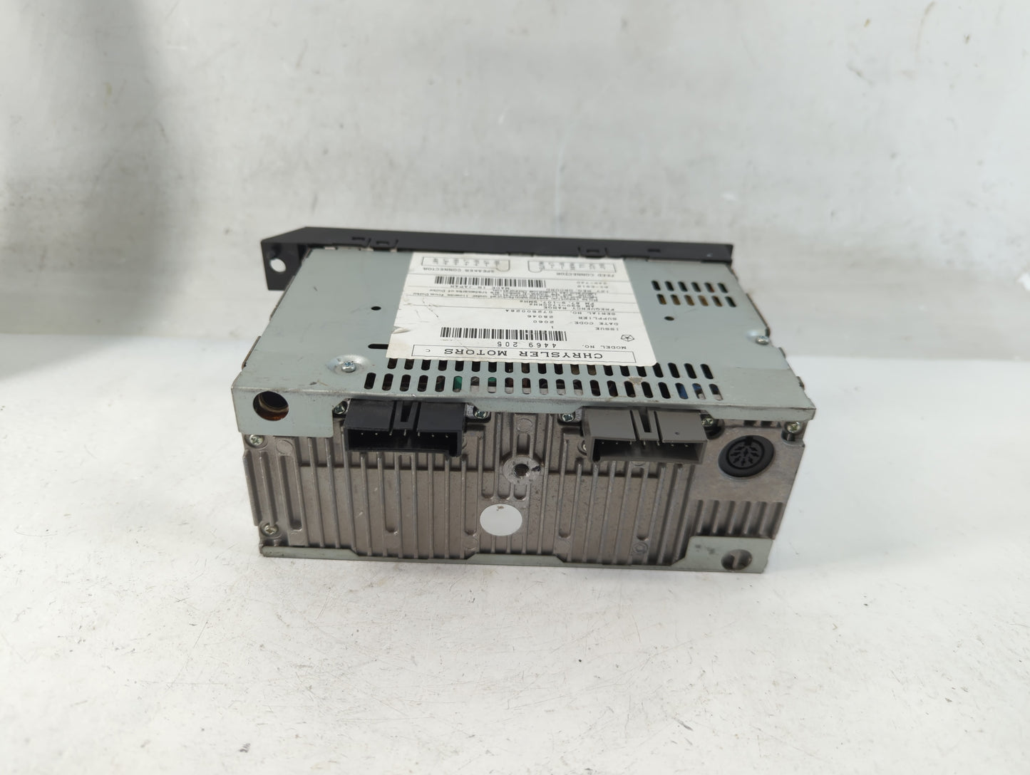 1992 Chrysler Imperial Radio AM FM Cd Player Receiver Replacement P/N:4469 205 Fits OEM Used Auto Parts - Oemusedautoparts1.com