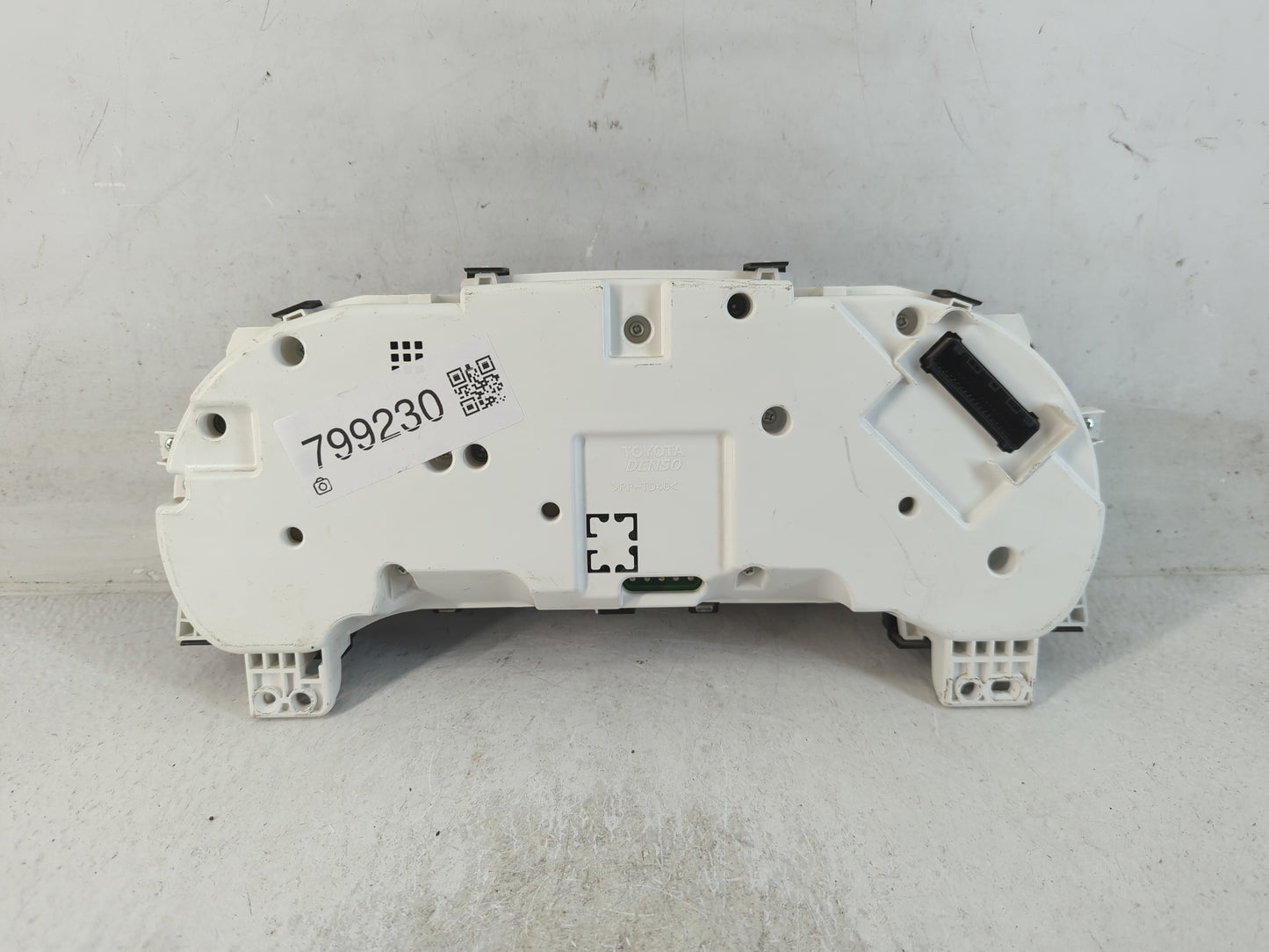 2011-2012 Toyota Sienna Instrument Cluster Speedometer Gauges P/N:0551350 83800-08350-00 Fits Fits 2011 2012 OEM Used Auto Parts - Oemusedautoparts1.com