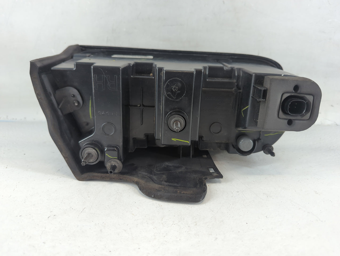 2015-2022 Dodge Challenger Tail Light Assembly Passenger Right OEM P/N:68403954AB 68174068AF Fits OEM Used Auto Parts - Oemusedautoparts1.com